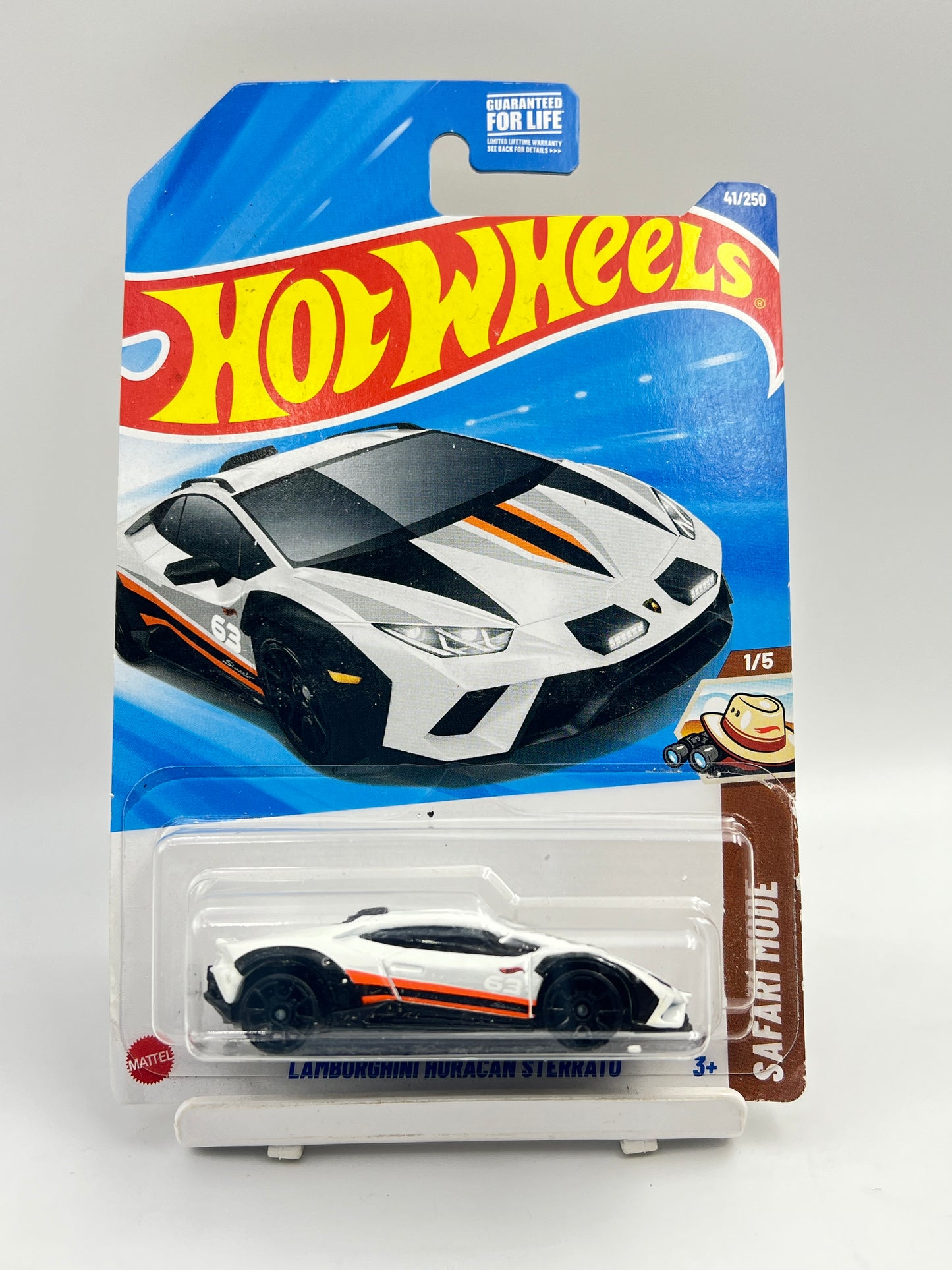 DAMAGED CARD - IMPORTED - HOT WHEELS -  LAMBORGHINI HURACAN STERRATO - C1