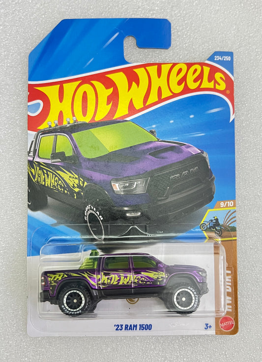 MILD HOOK CREASE - SUPER TREASURE HUNT - 23 RAM 1500 - WITH PROTECTOR - 2D