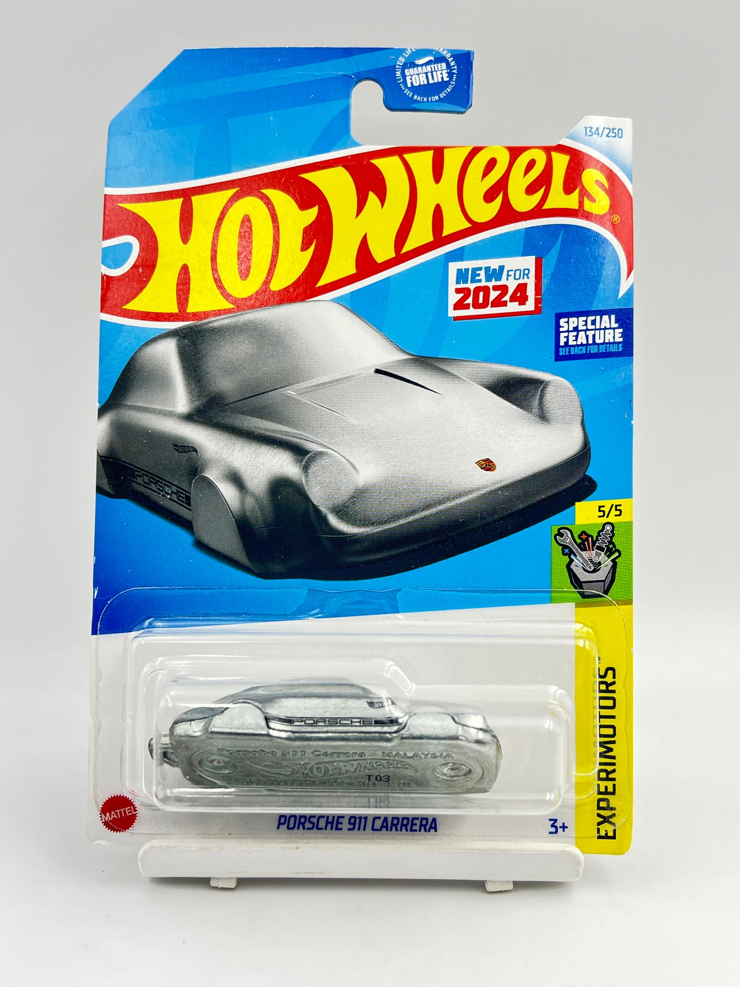CARD DAMAGE - ( CARD AS IN PIC ) - IMPORTED - HOT WHEELS -  PORSCHE 911 CARRERA SILVER KEYCHAIN HOLDER- 3A