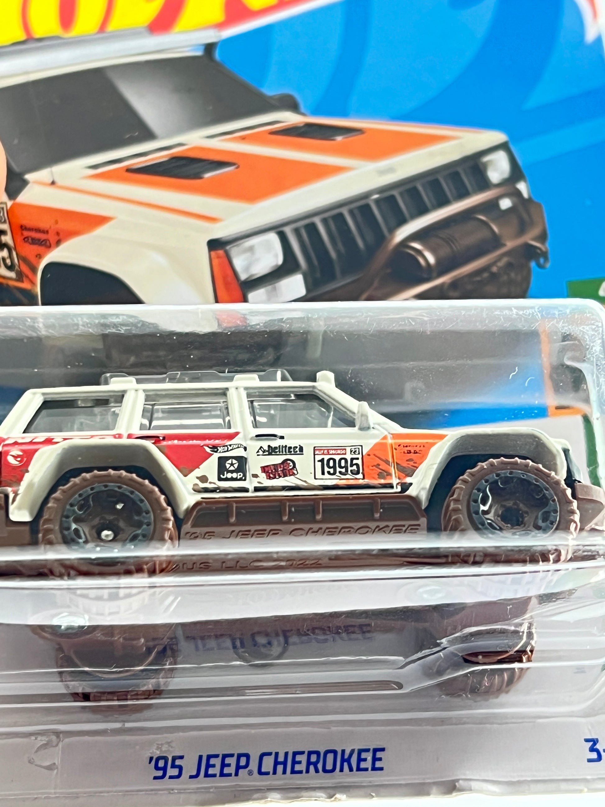 TREASURE HUNT - 95 JEEP CHEROKEE - WHITE - Its Fun