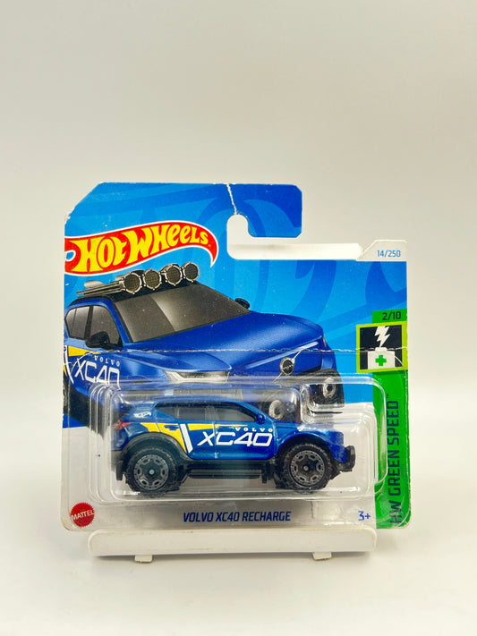 HOOK CREASE - IMPORTED - HOT WHEELS -  VOLVO XC40 RECHARGE - C1