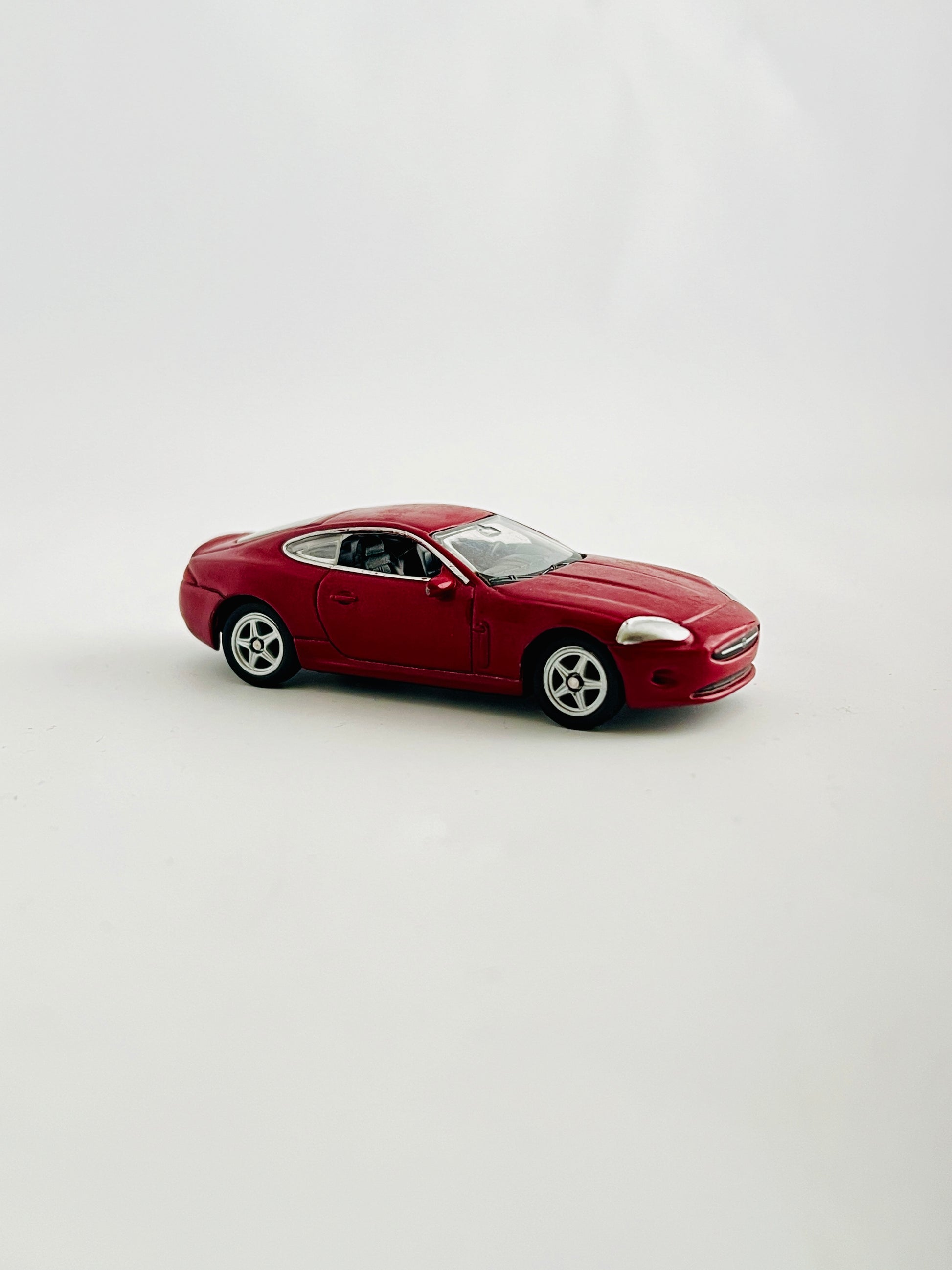 WELLY - JAGUAR XE COUPE - MILD SCRATCHES IN CAR - Its Fun- Hot wheels - matchbox - diecast