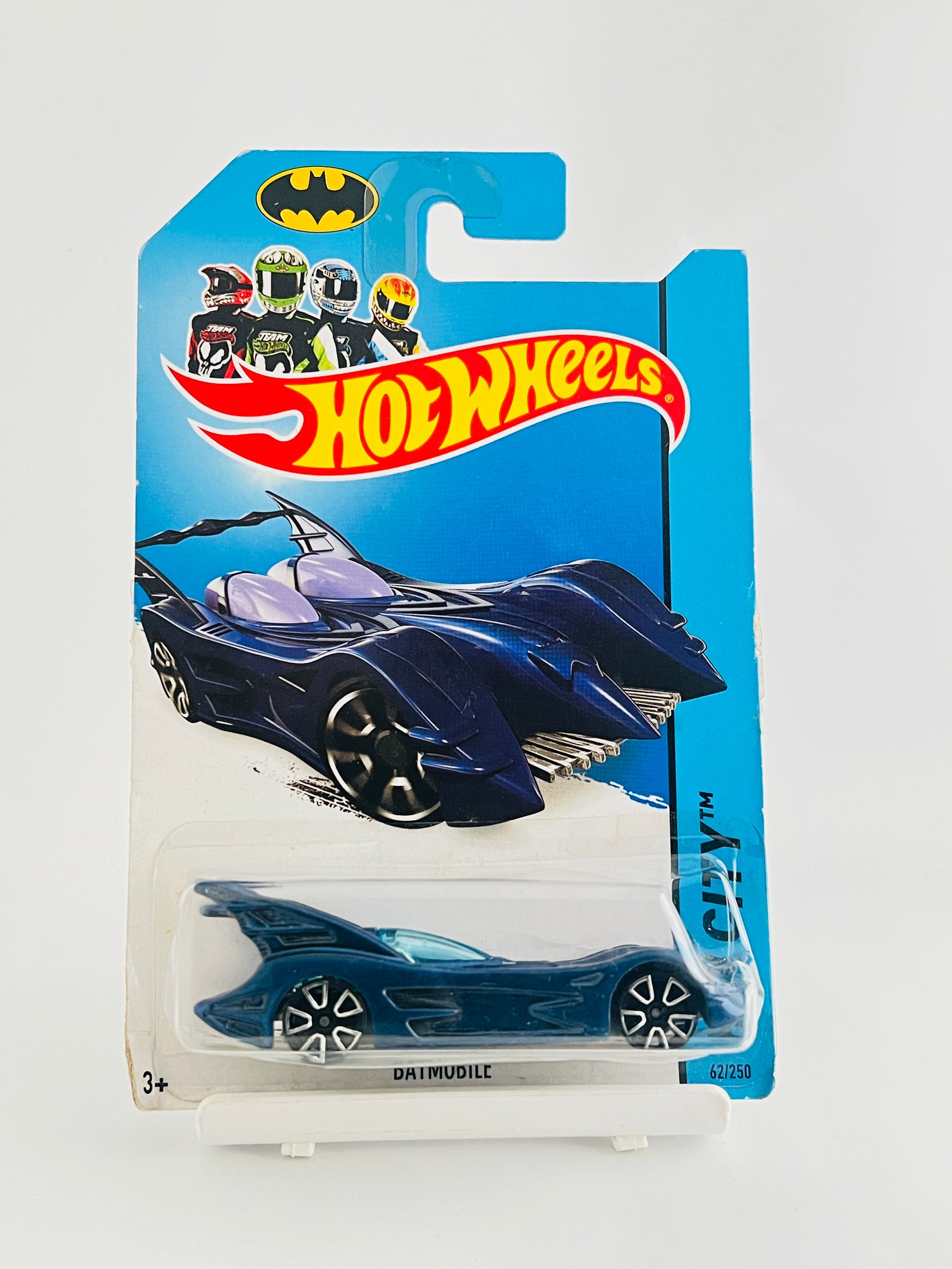 BATMOBILE - 2014 CARD - SLIGHT BEND IN BLISTER - 3A - Its Fun- Hot wheels - matchbox - diecast