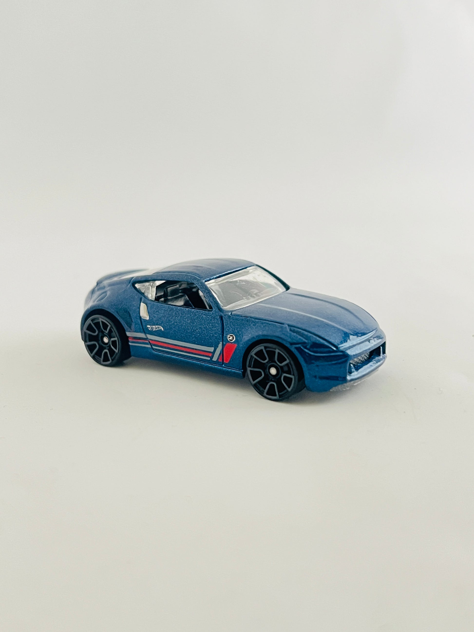 NISSAN 370 Z -BLUE - Its Fun- Hot wheels - matchbox - diecast