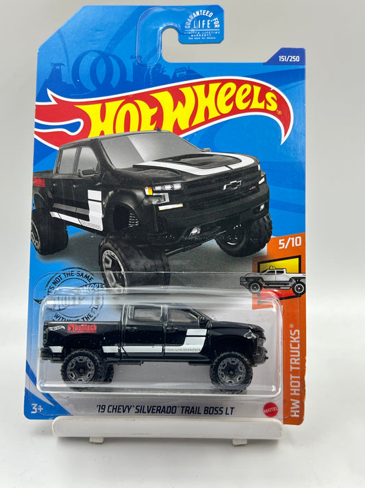 BLISTER DAMAGED - IMPORTED - HOT WHEELS -  19 CHEVY SILVERADO TRAIL BOSS LT - 7A