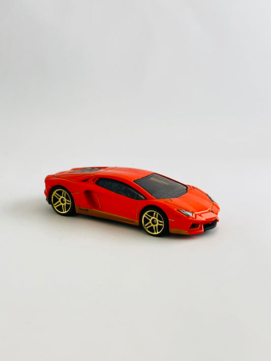 HW LAMBORGHINI AVENTADOR LP 700-4 (MILD WINDSHIELD SCRATCH) - Its Fun- Hot wheels - matchbox - diecast