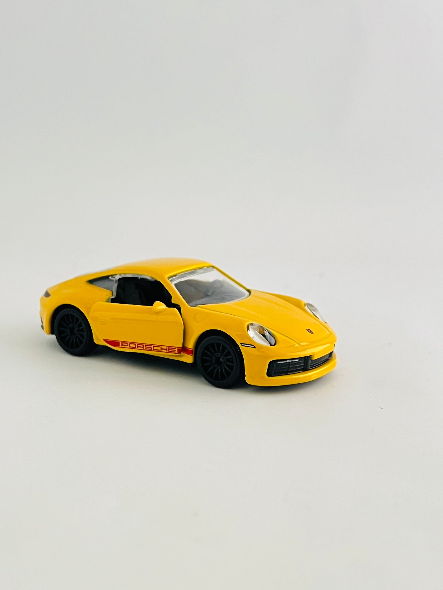UNCARDED - MAJORETTE PORSCHE 911 CARRERA S - YELLOW - DOOR OPENING WITH SUSPENSION - Its Fun- Hot wheels - matchbox - diecast
