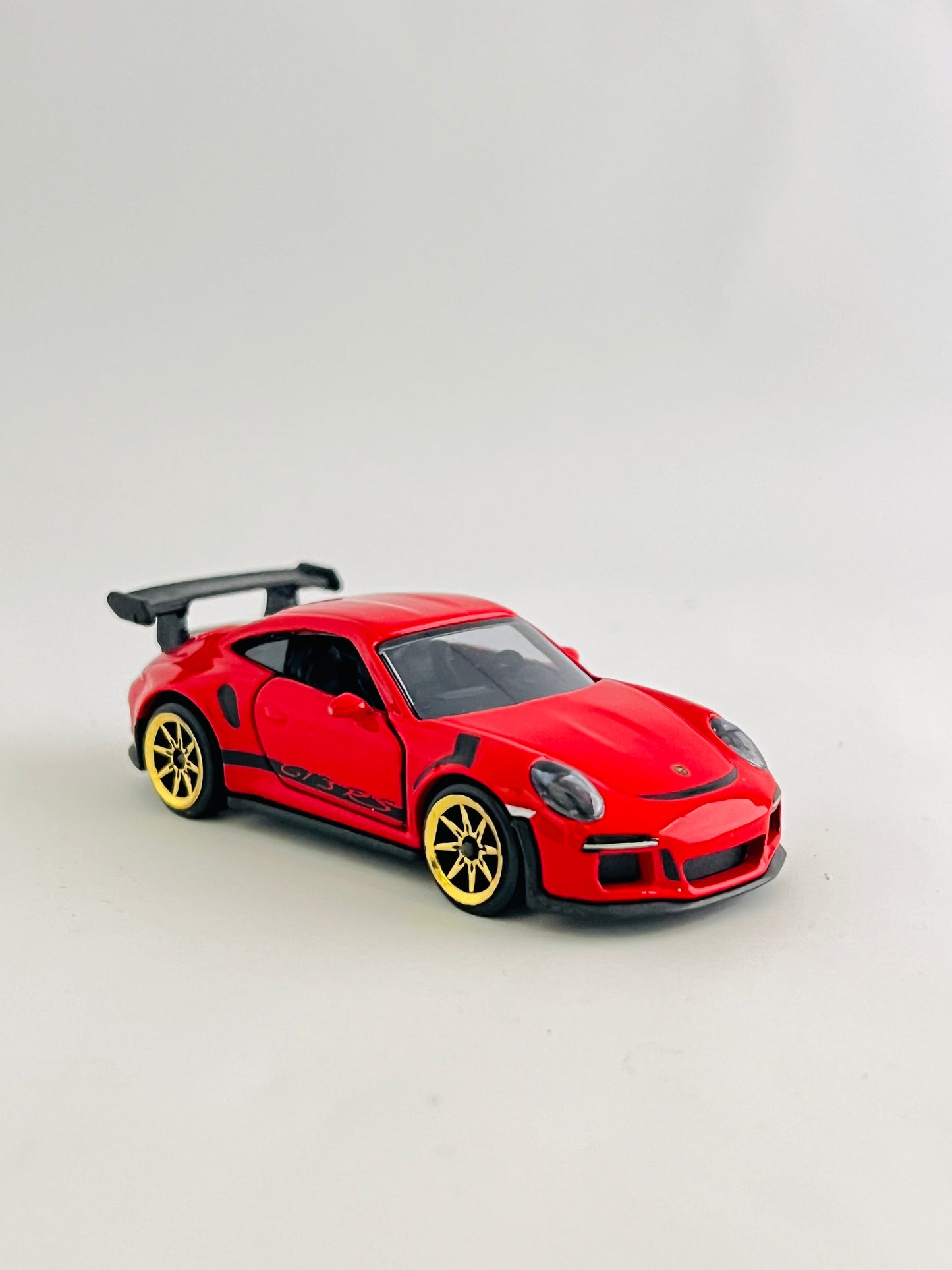 UNCARDED MAJORETTE PORSCHE 911 GT3 RS - RED WITH GOLDEN WHEELS- OPENABLE DOOR WITH SUSPENSION - Its Fun- Hot wheels - matchbox - diecast