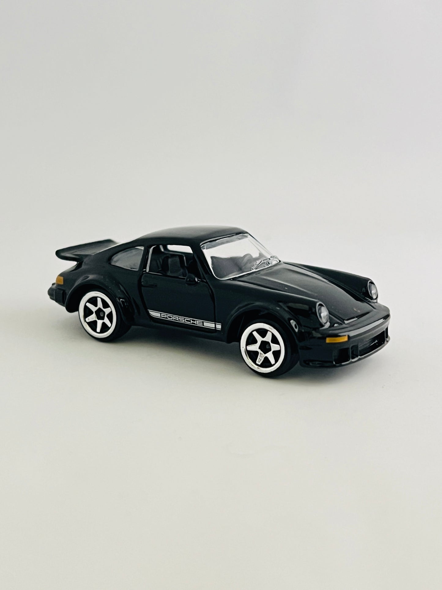 UNCARDED - MAJORETTE PORSCHE 934 BLACK - MOVING PARTS WITH FRONT SUSPENSION - Its Fun- Hot wheels - matchbox - diecast