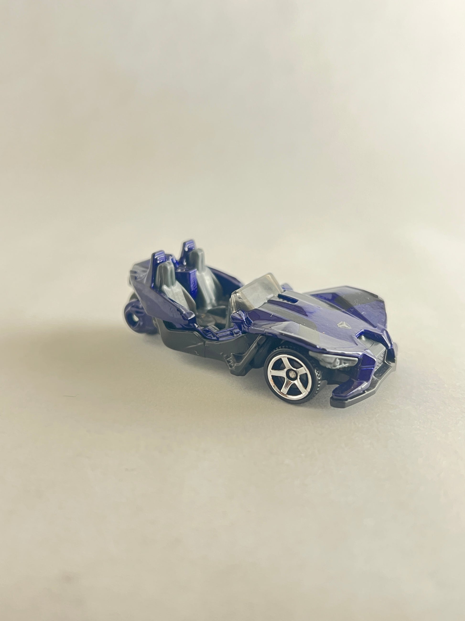 UNCARDED - MATCHBOX - POLARIS SLINGSHOT - Its Fun- Hot wheels - matchbox - diecast