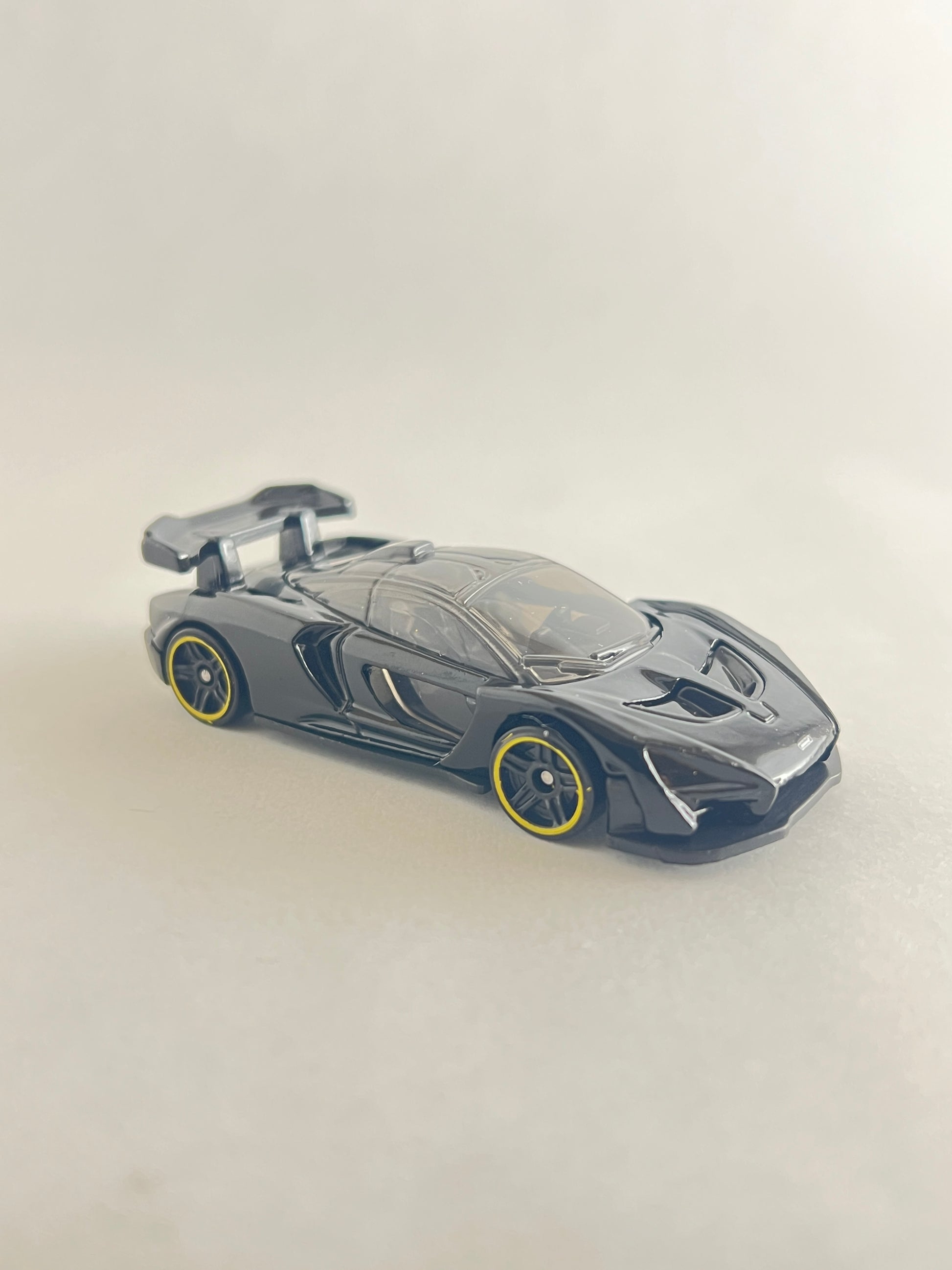 UNCARDED - MCLAREN SENNA - Its Fun- Hot wheels - matchbox - diecast