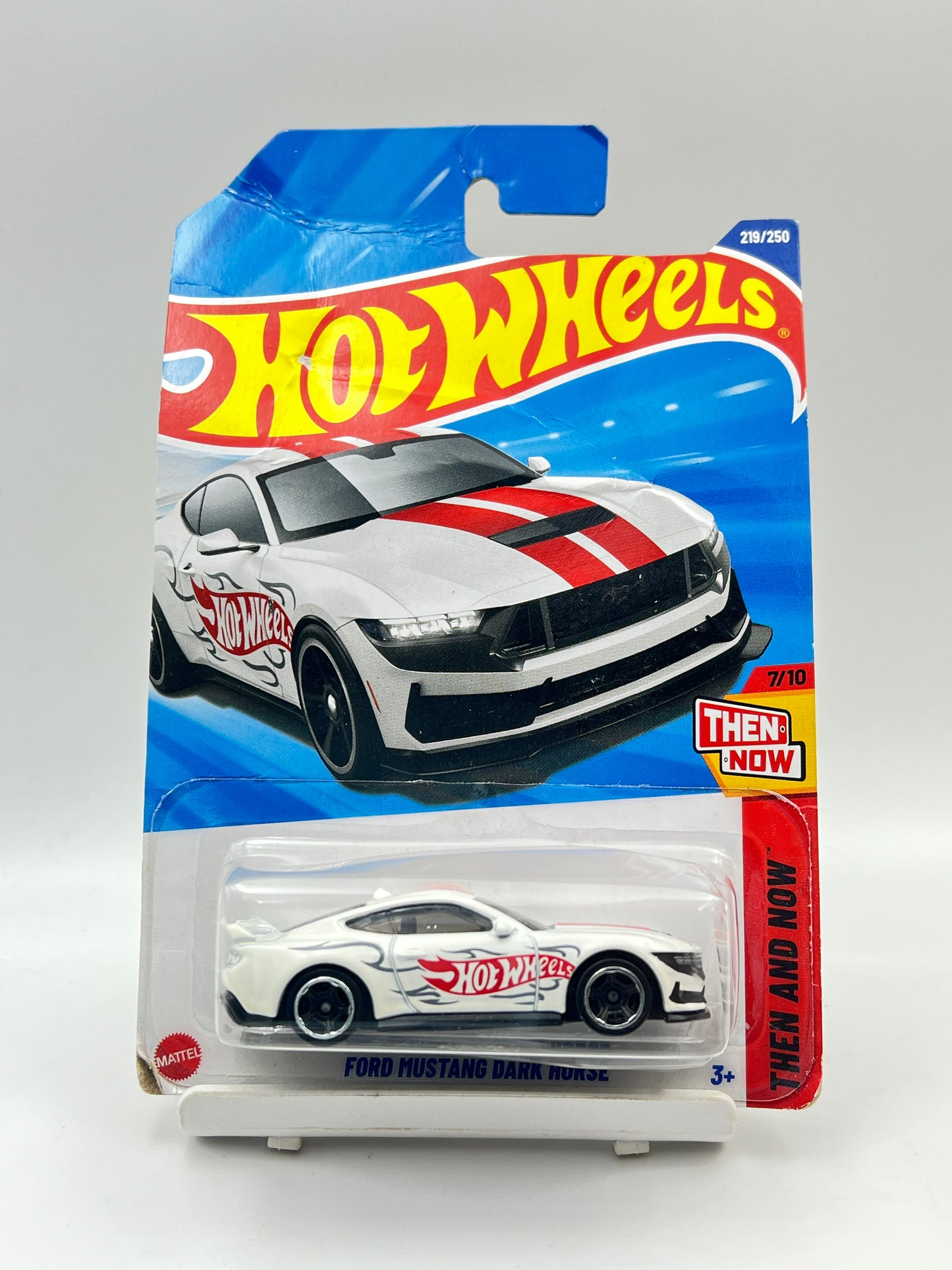 DAMAGED CARD - HOT WHEELS - FORD MUSTANG DARK HORSE - 3D