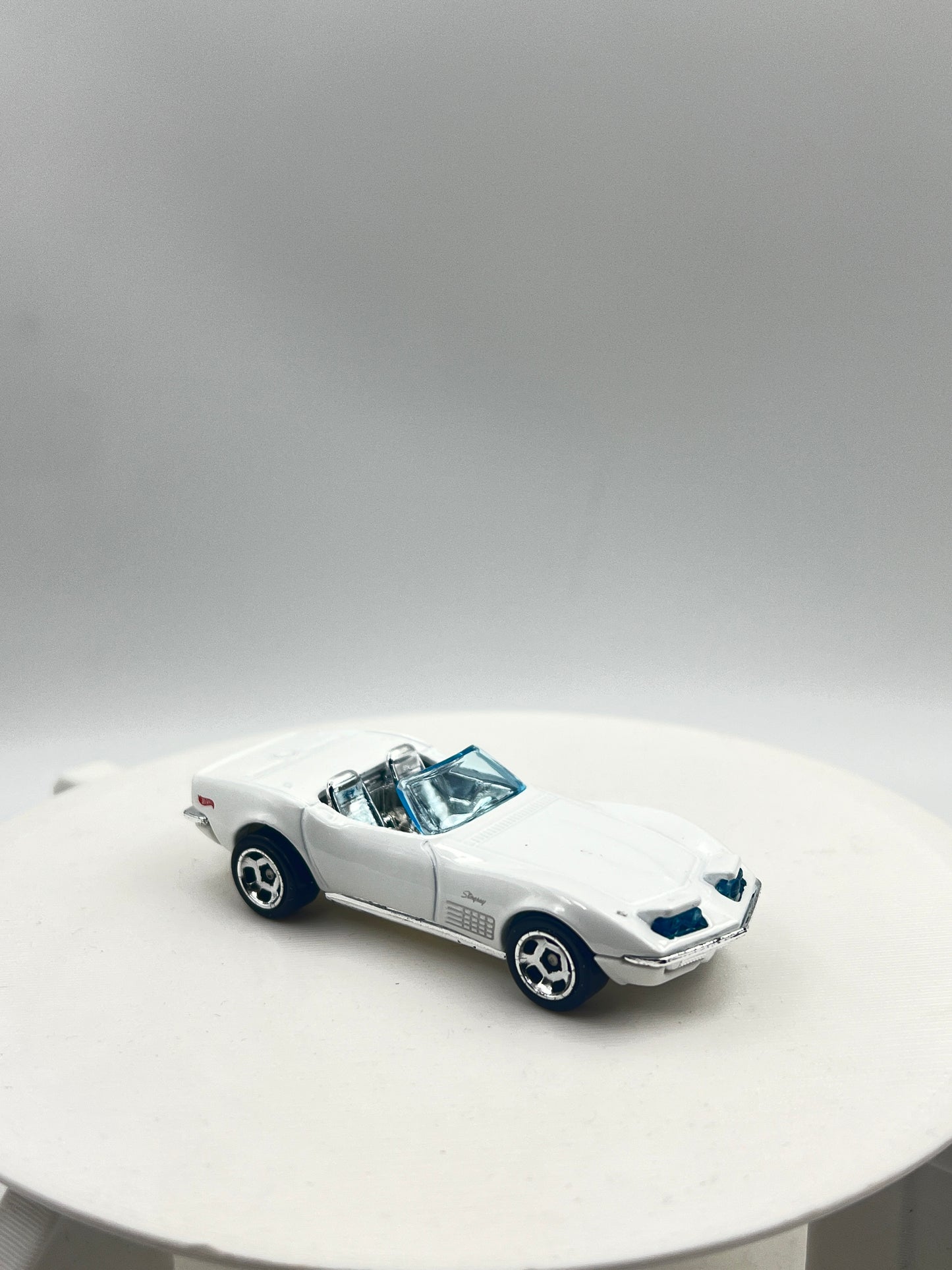 UNCARDED - 72 STINGRAY CONVERTIBLE - WHITE