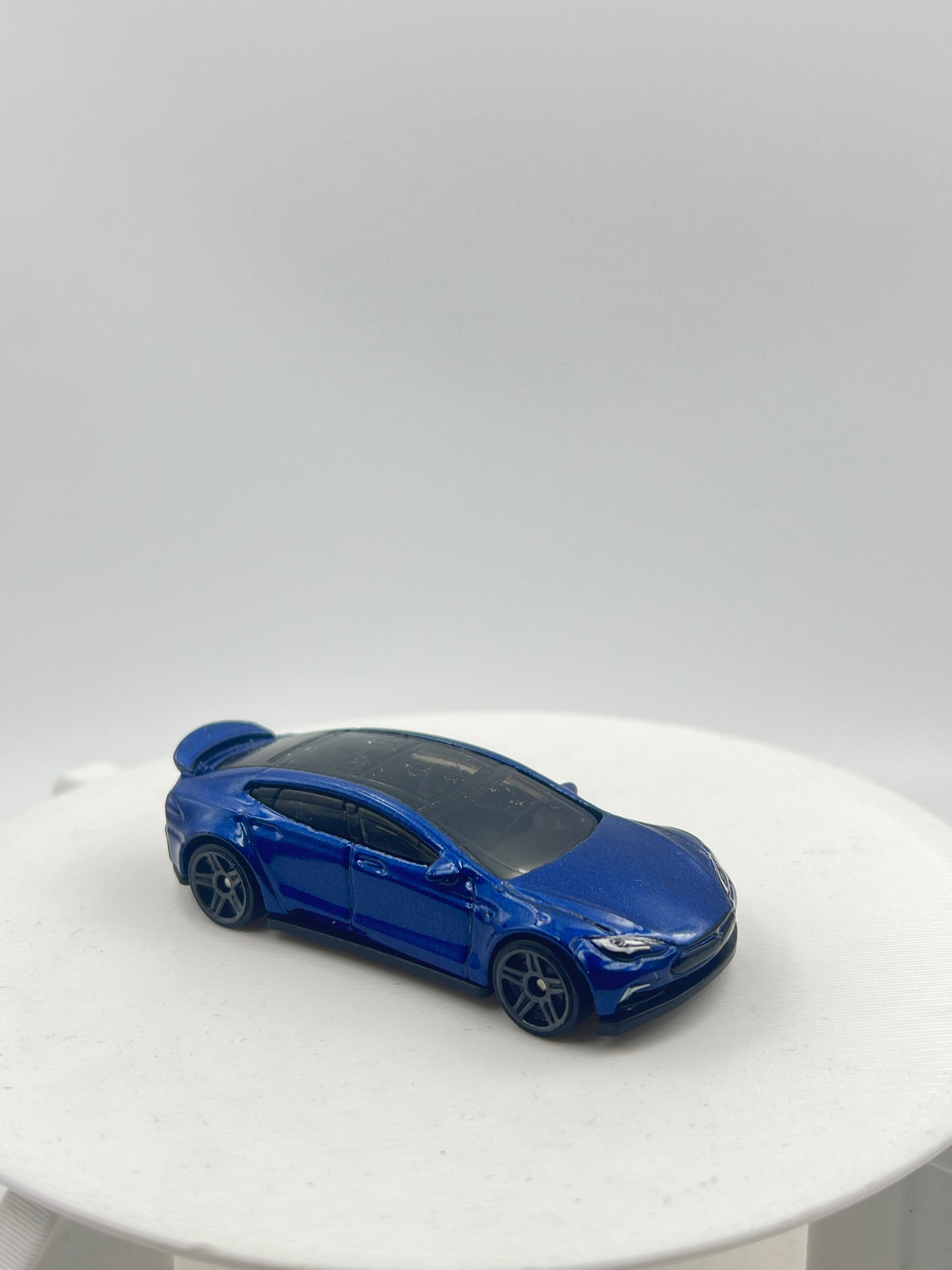 UNCARDED - TESLA MODEL S