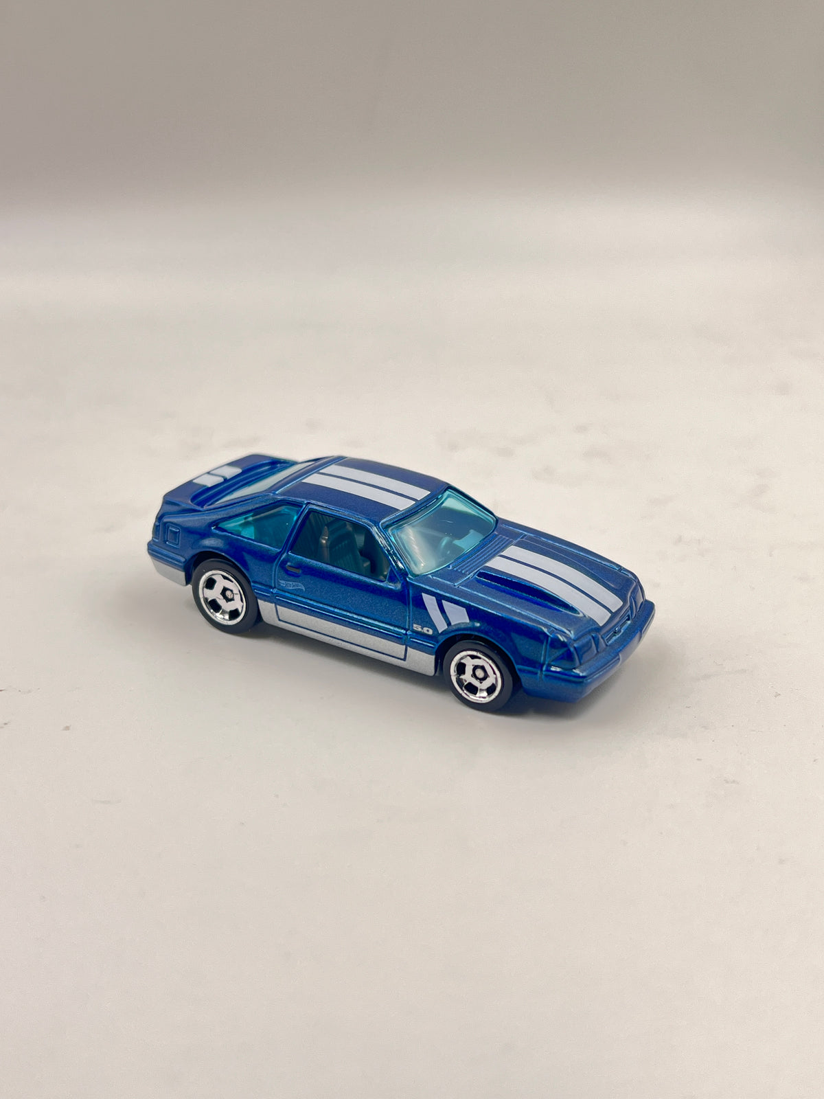 UNCARDED - HOT WHEELS - 92 FORD MUSTANG