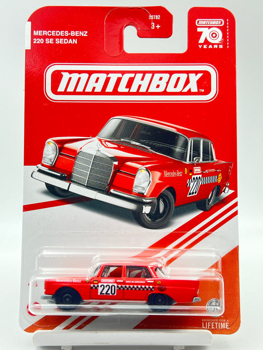 MATCHBOX - MERCEDES BENZ 220 SE SEDAN - 1H