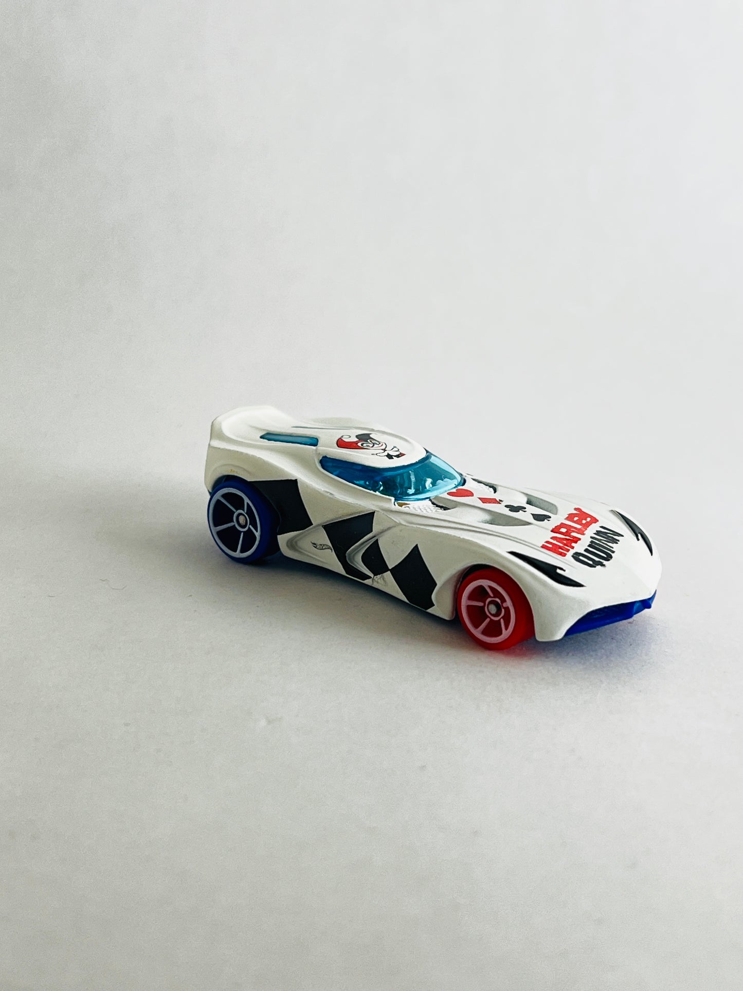 UNCARDED - HARLEY QUINN - Its Fun- Hot wheels - matchbox - diecast