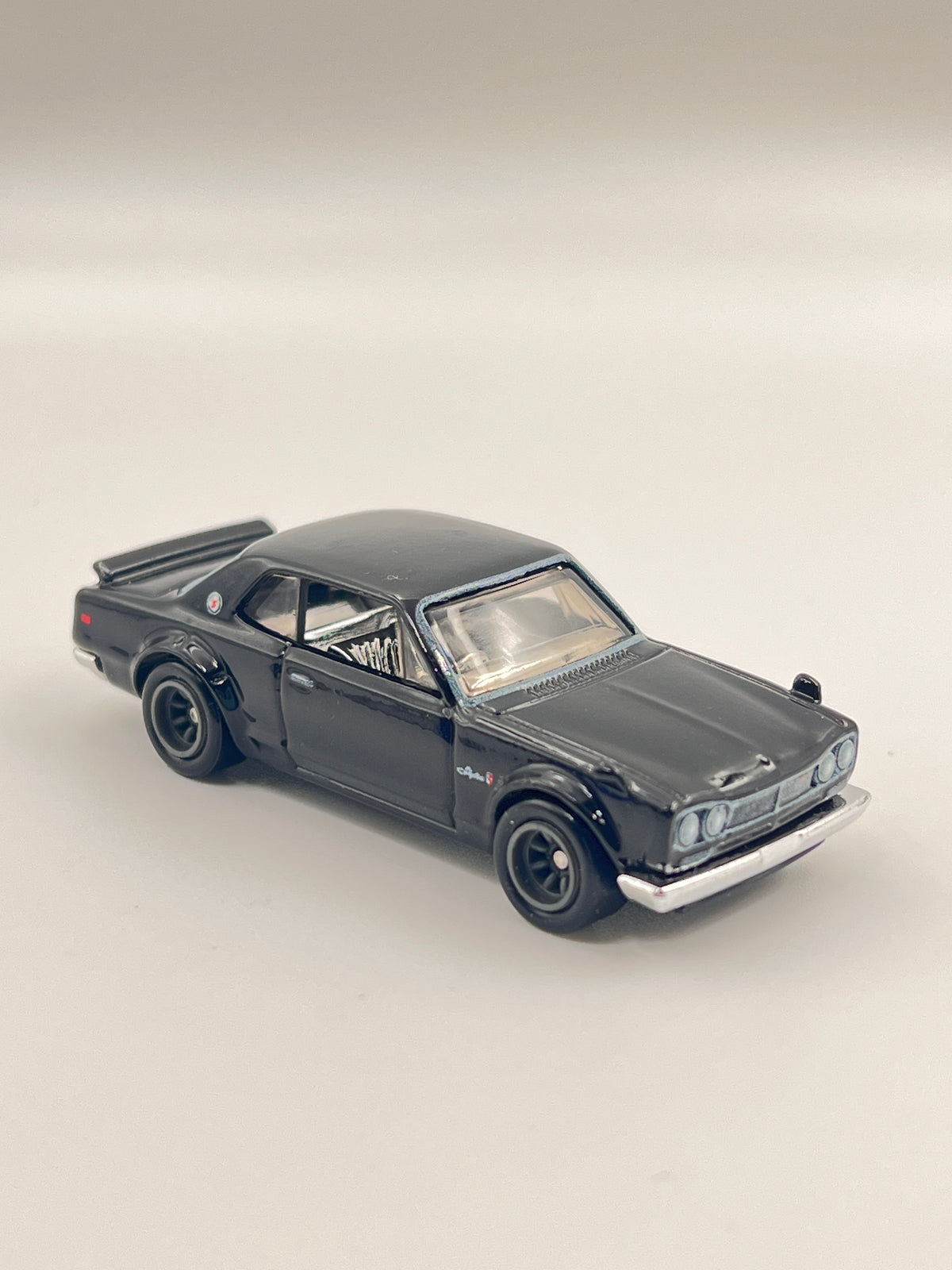 UNCARDED (FULL METAL / RUBBER WHEELS ) - HOT WHEELS - PREMIUM - FAST AND FURIOUS - 1971 NISSAN SKYLINE H/T 2000 GT-R