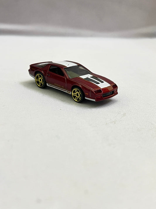 UNCARDED -PAINT ISSUE - 85 CHEVROLET CAMARO IROC - Its Fun