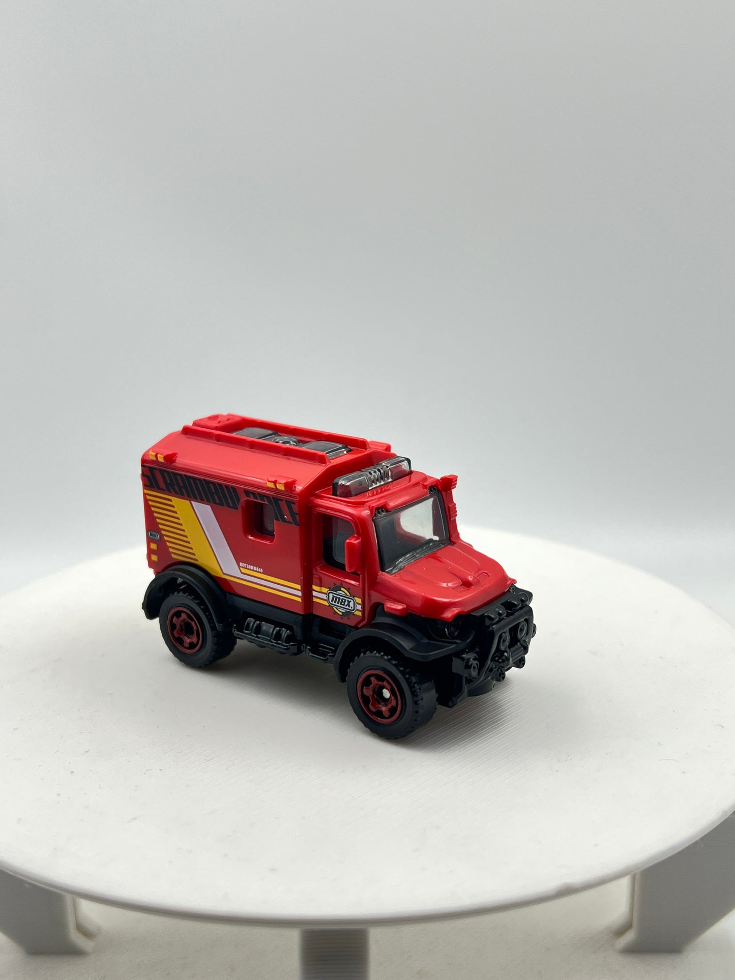UNCARDED - MATCHBOX - 4X4 SCRAMBULANCE