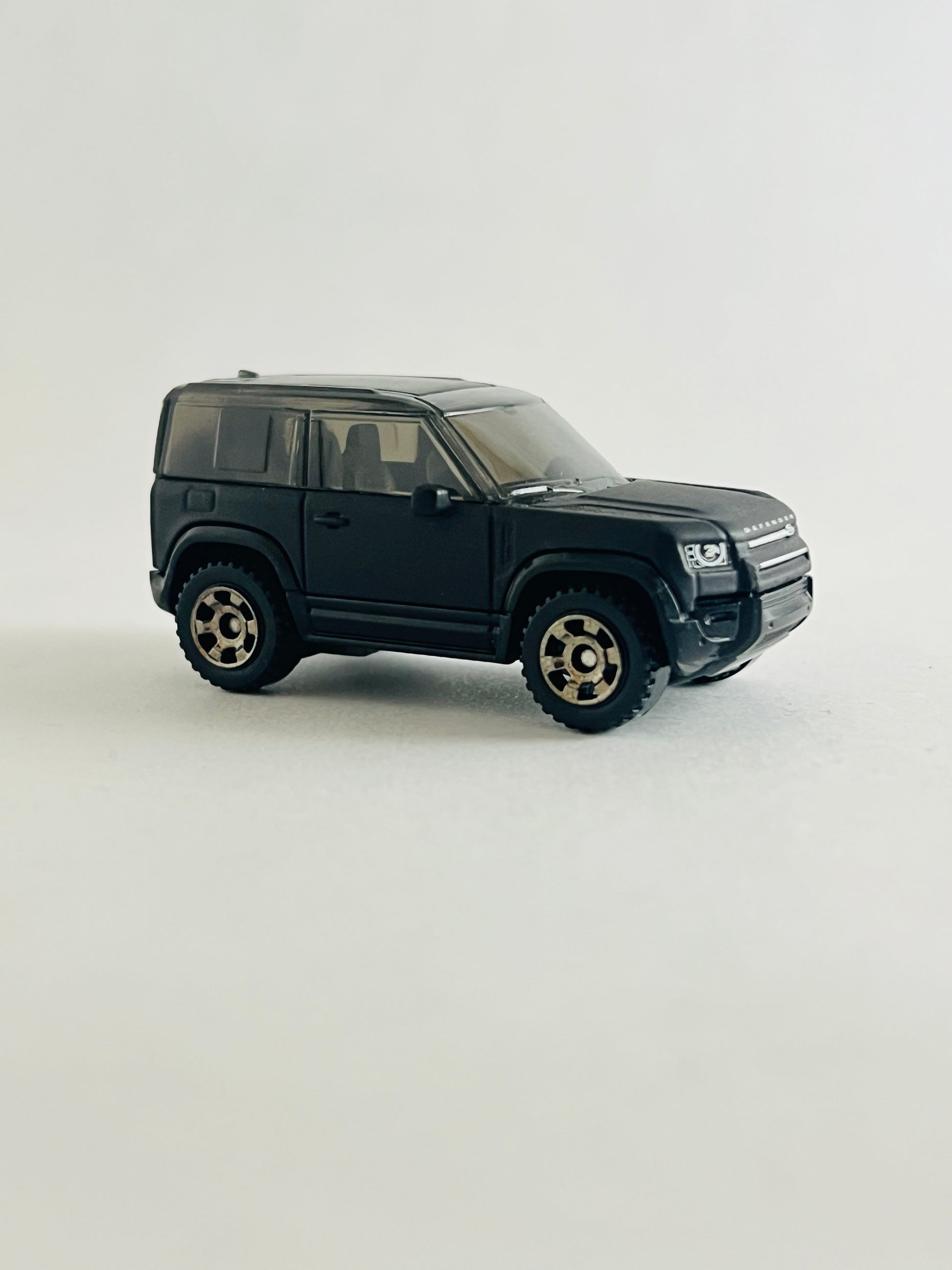 UNCARDED - MATCHBOX 2020 LANDROVER DEFENDER - Its Fun- Hot wheels - matchbox - diecast