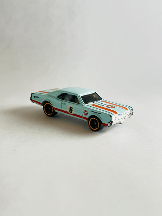 UNCARDED - 67 OLDSMOBILE 442 - ONE PAINT ISSUE SPOT - Its Fun- Hot wheels - matchbox - diecast