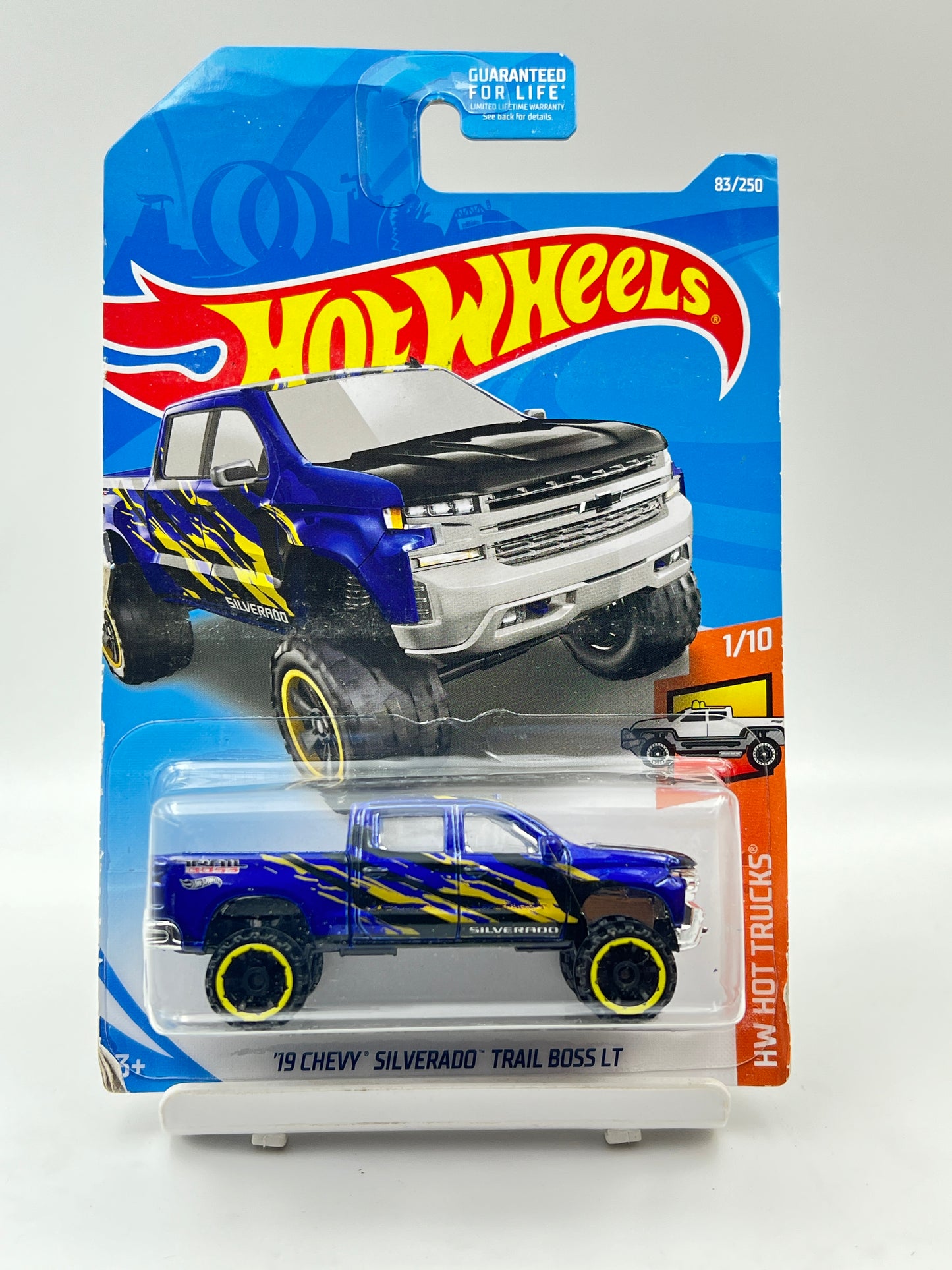 IMPORTED - HOT WHEELS -  CREASED - 19 CHEVY SILVERADO TRAIL BOSS LT - 1B
