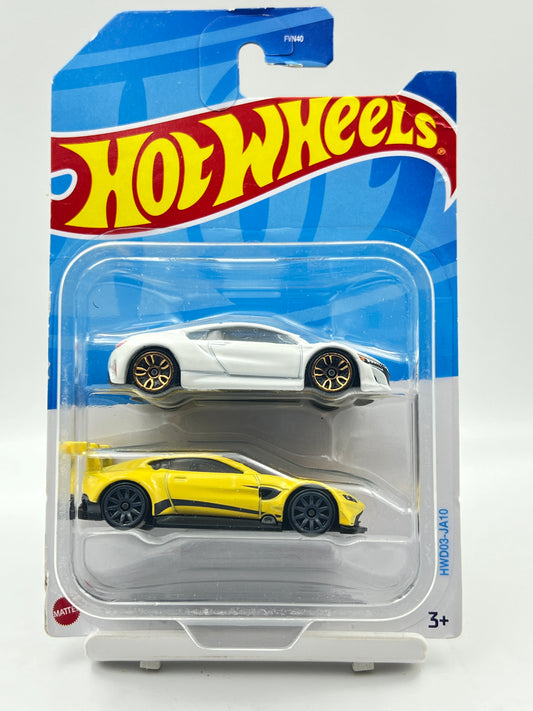 HOT WHEELS - TWIN PACK - 17 ACURA NSX / ASTON MARTIN VANTAGE GTE