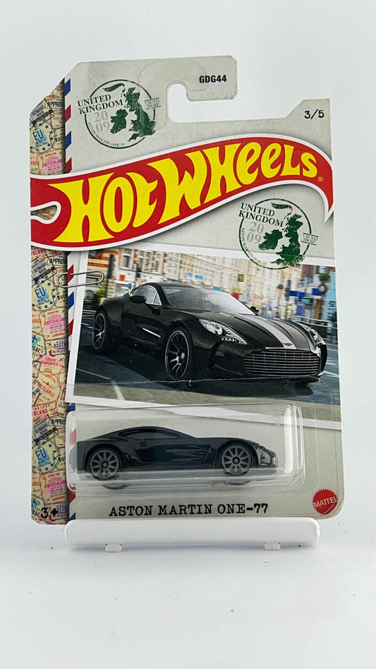 ASTON MARTIN ONE -77 - CARD ART