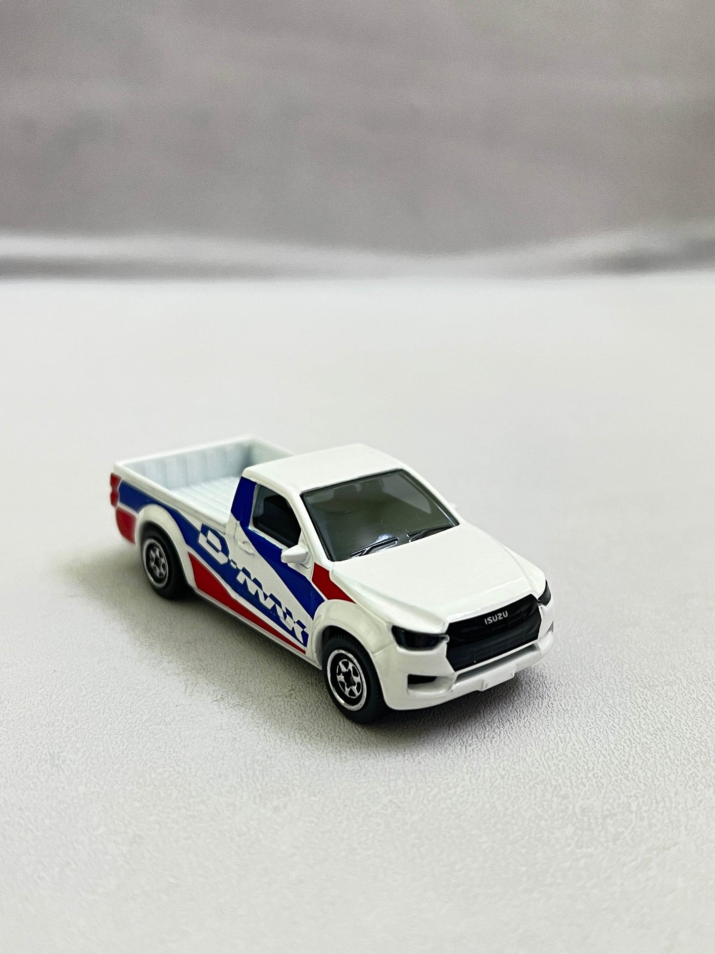 UNCARDED - MAJORETTE - ISUZU D-MAX - Its Fun