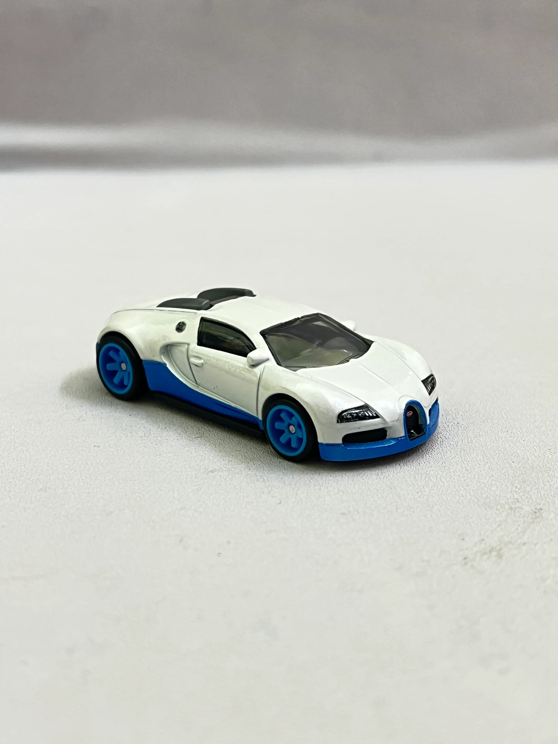 UNCARDED - PREMIUM - BUGATTI VEYRON - Its Fun