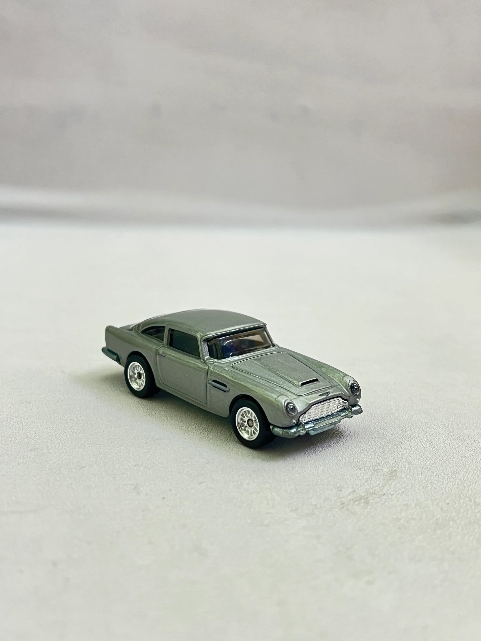 UNCARDED - PREMIUM - ASTON MARTIN DB5 - Its Fun