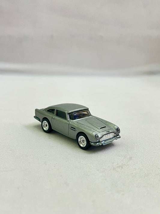 UNCARDED - PREMIUM - ASTON MARTIN DB5