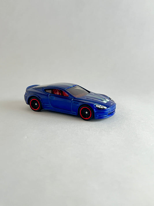 UNCARDED - HOTWHEELS - ASTON MARTIN DBS