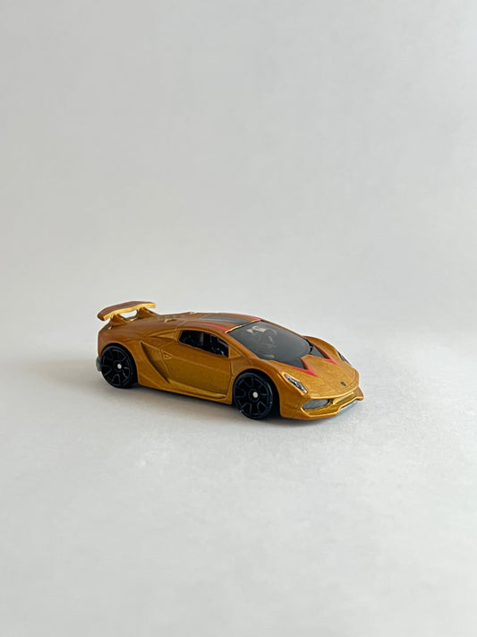 UNCARDED - HOTWHEELS - LAMBORGHINI SESTO ELEMENTO