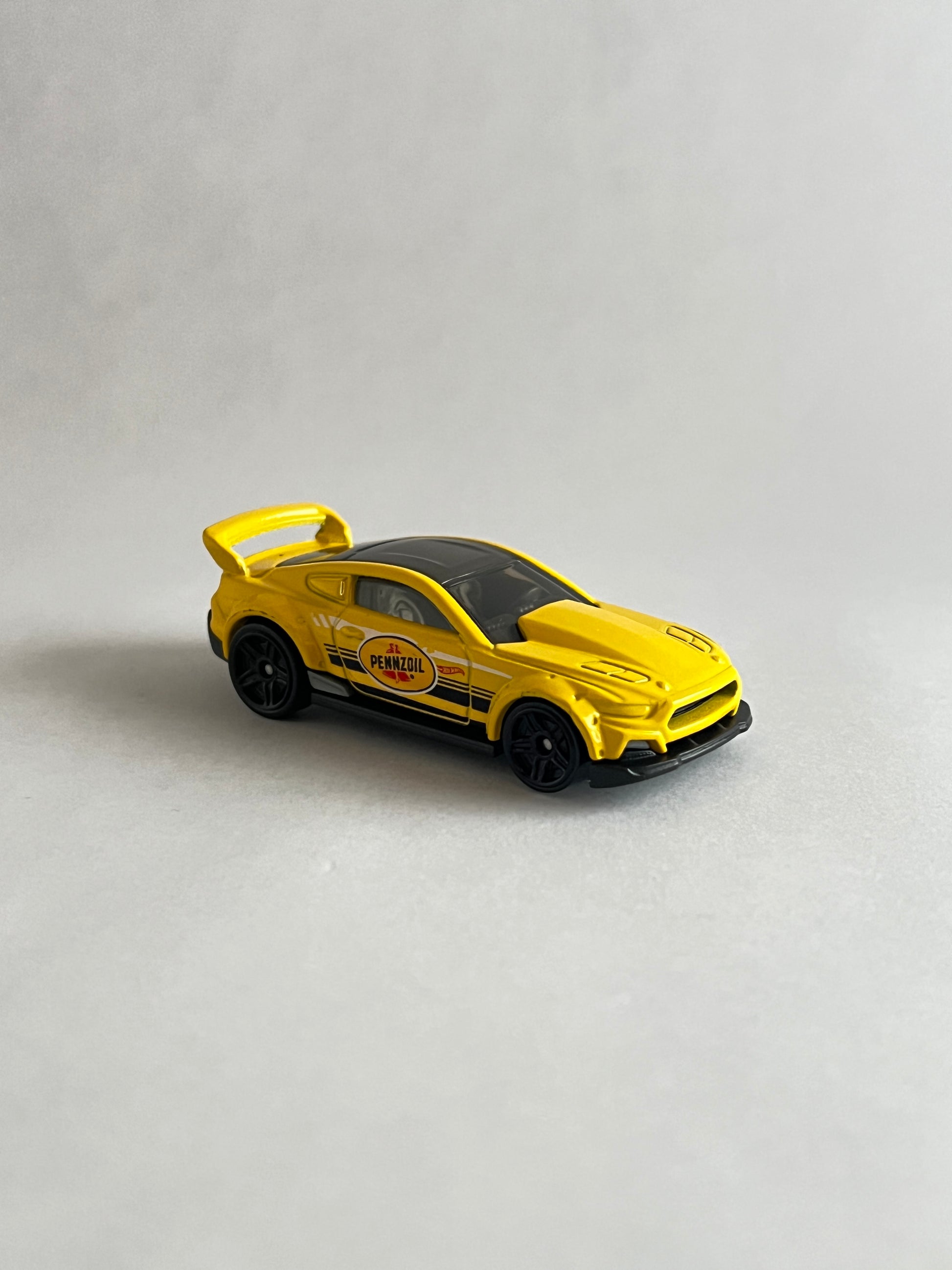 UNCARDED - HOTWHEELS - CUSTOM 15 FORD MUSTANG - Its Fun- Hot wheels - matchbox - diecast