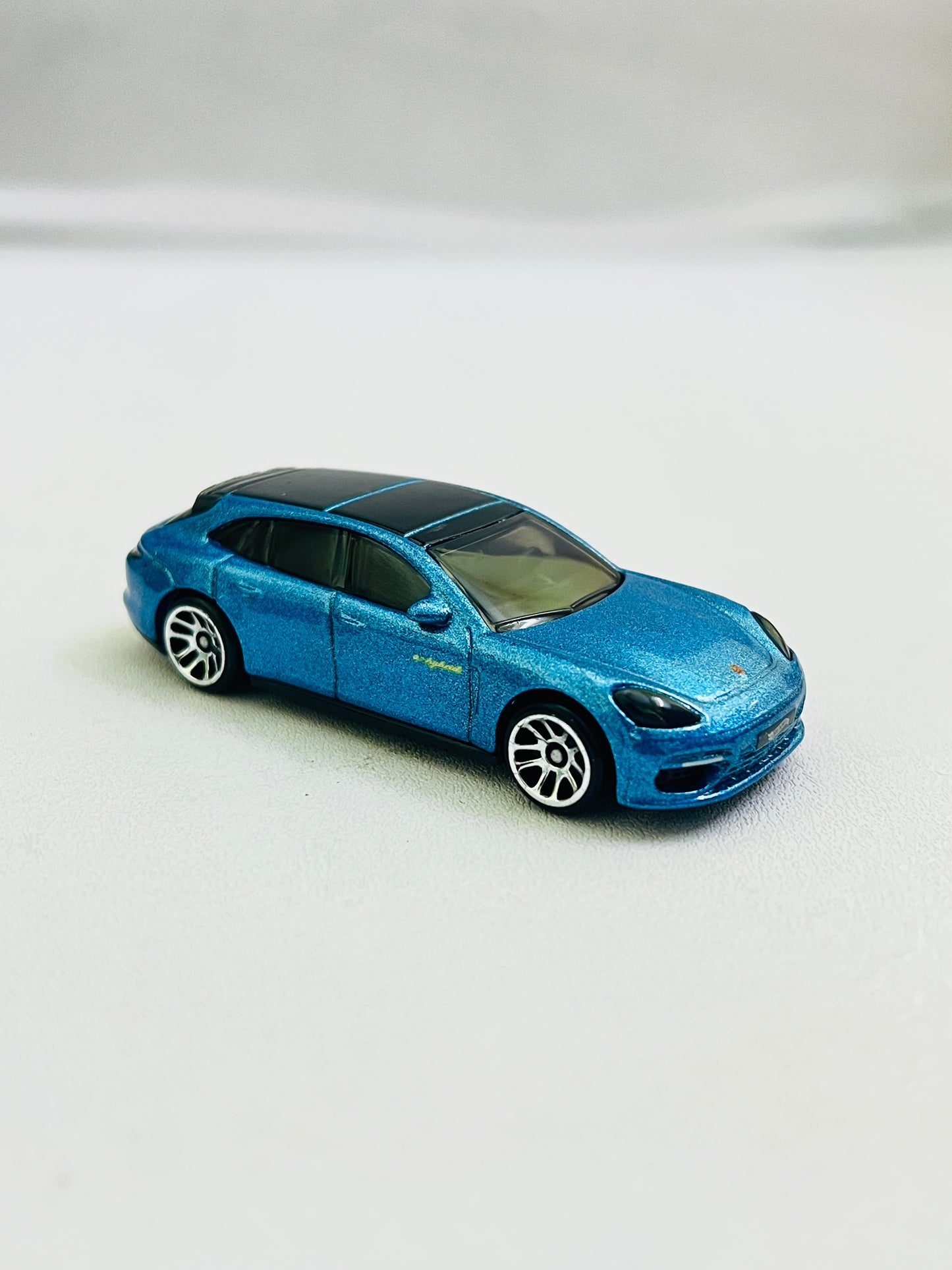 UNCARDED - PORSCHE PANAMERA