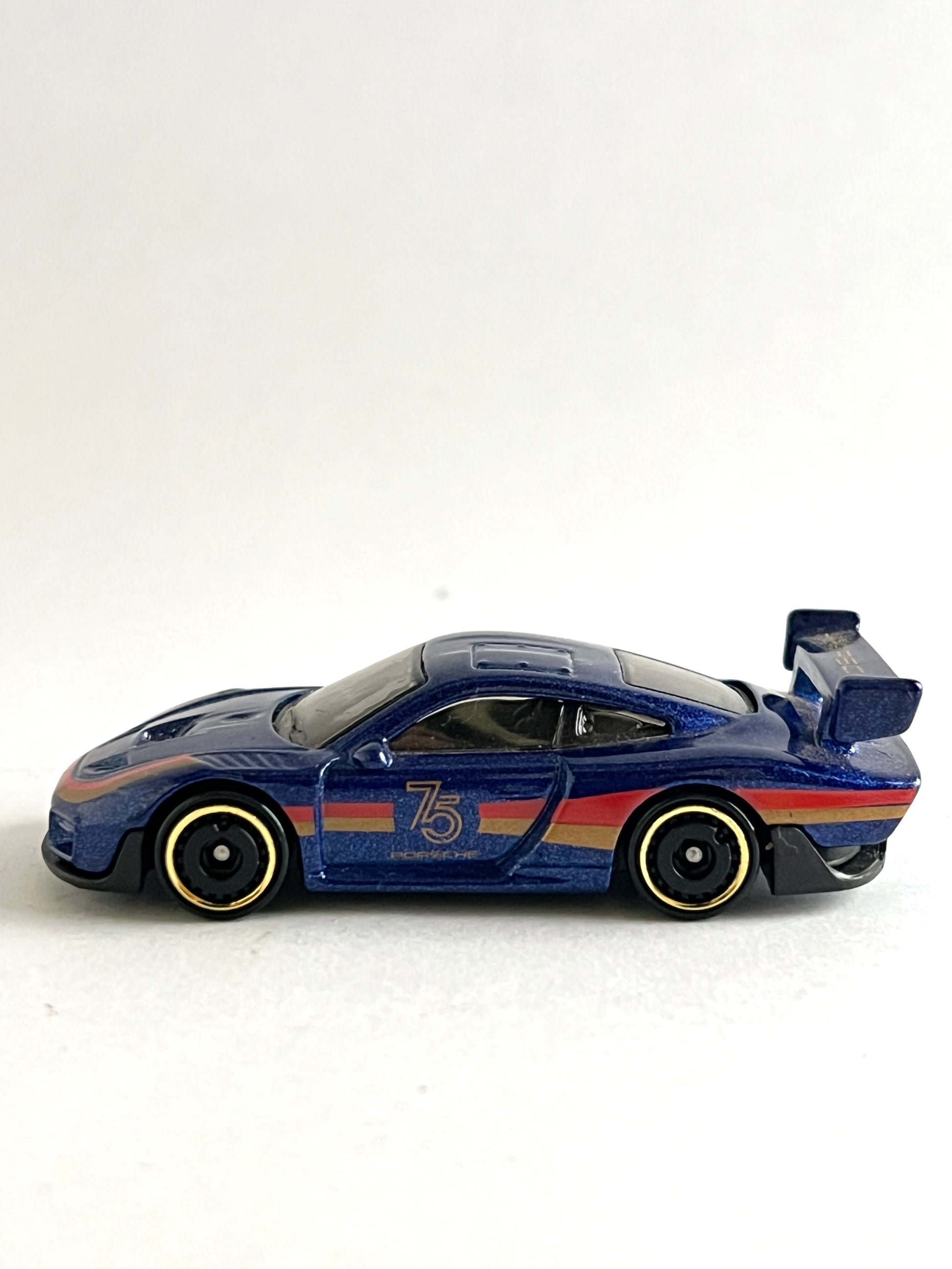 UNCARDED - PORSCHE 935 - SMALL PAINT ISSUE - Its Fun- Hot wheels - matchbox - diecast