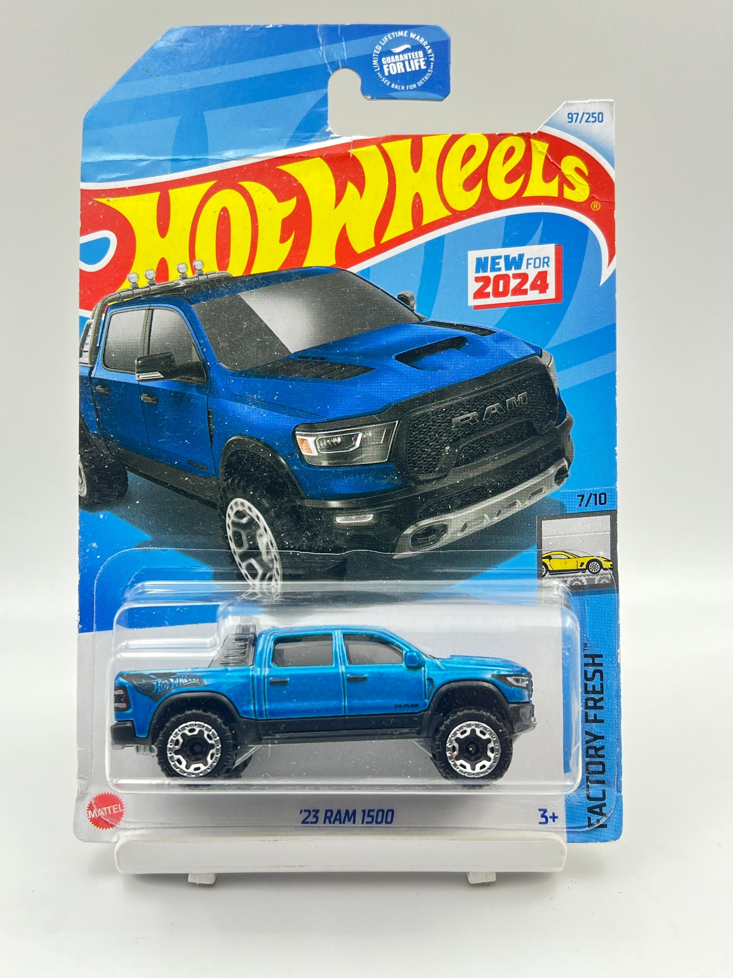 DAMAGED CARD - IMPORTED - HOT WHEELS -  23 RAM 1500 - BLUE - B3