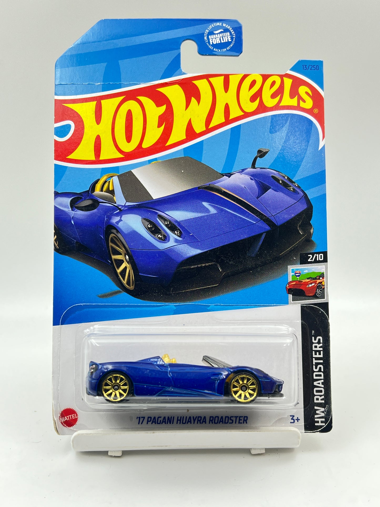 CREASED CARD - IMPORTED - HOT WHEELS -  17 PAGANI HUAYRA ROADSTER - BLUE - 2H