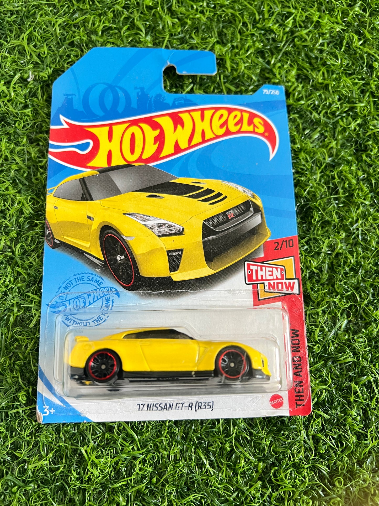17 NISSAN GT-R (R35) - YELLOW