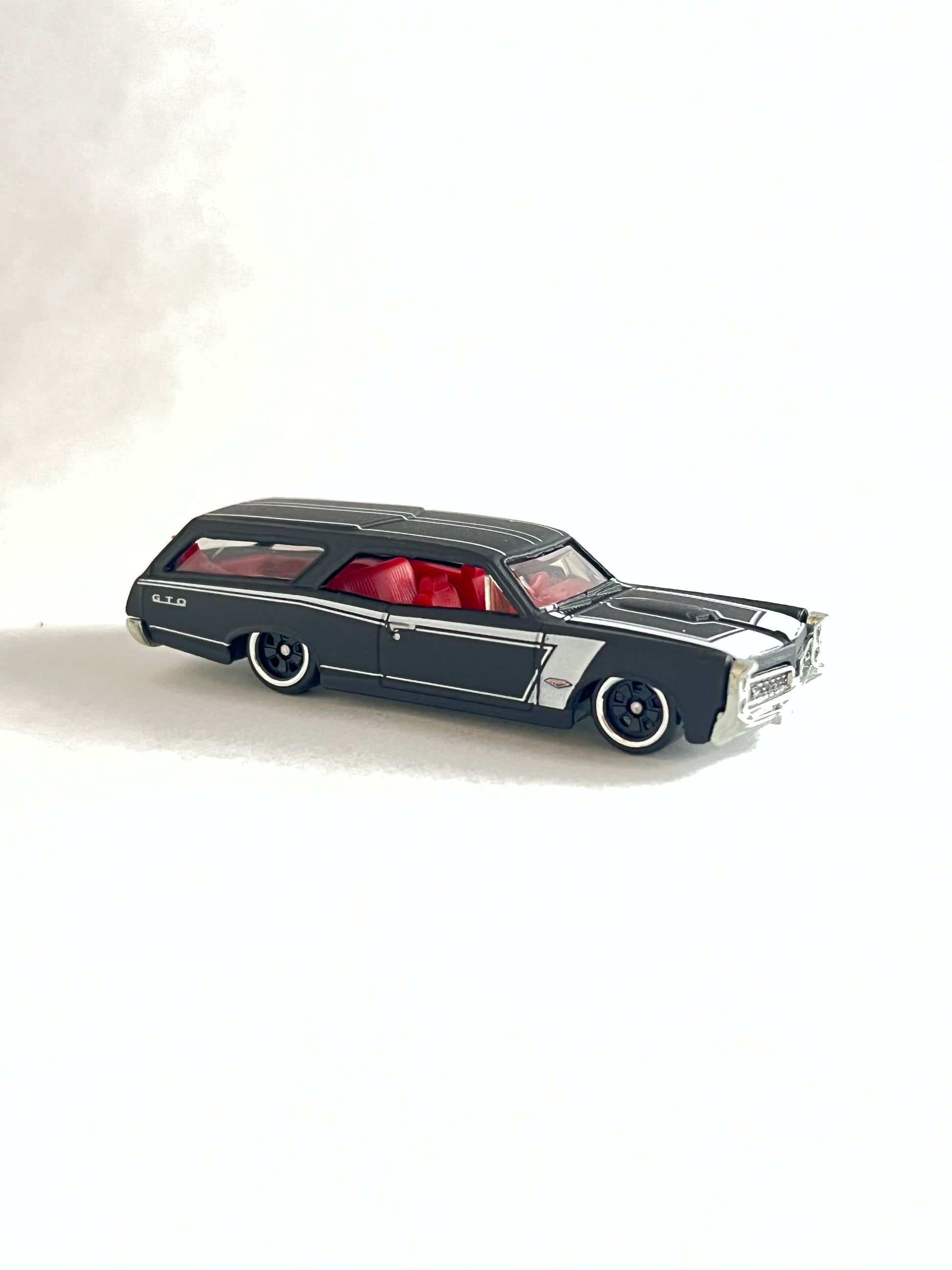 UNCARDED - 66 GTO WAGON (FULL METAL) - Its Fun- Hot wheels - matchbox - diecast