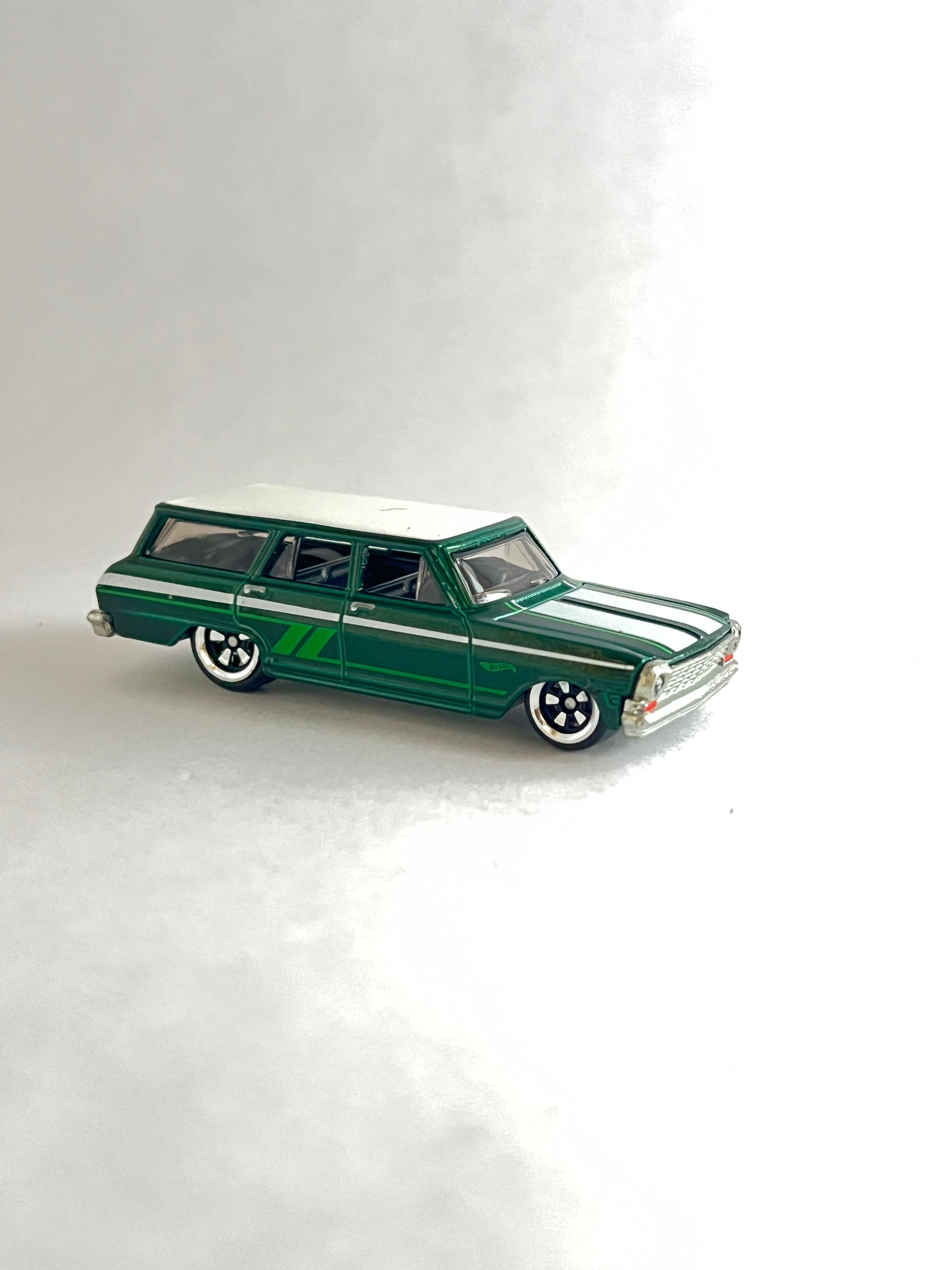 UNCARDED - 64 CHEVY NOVA WAGON - Its Fun- Hot wheels - matchbox - diecast