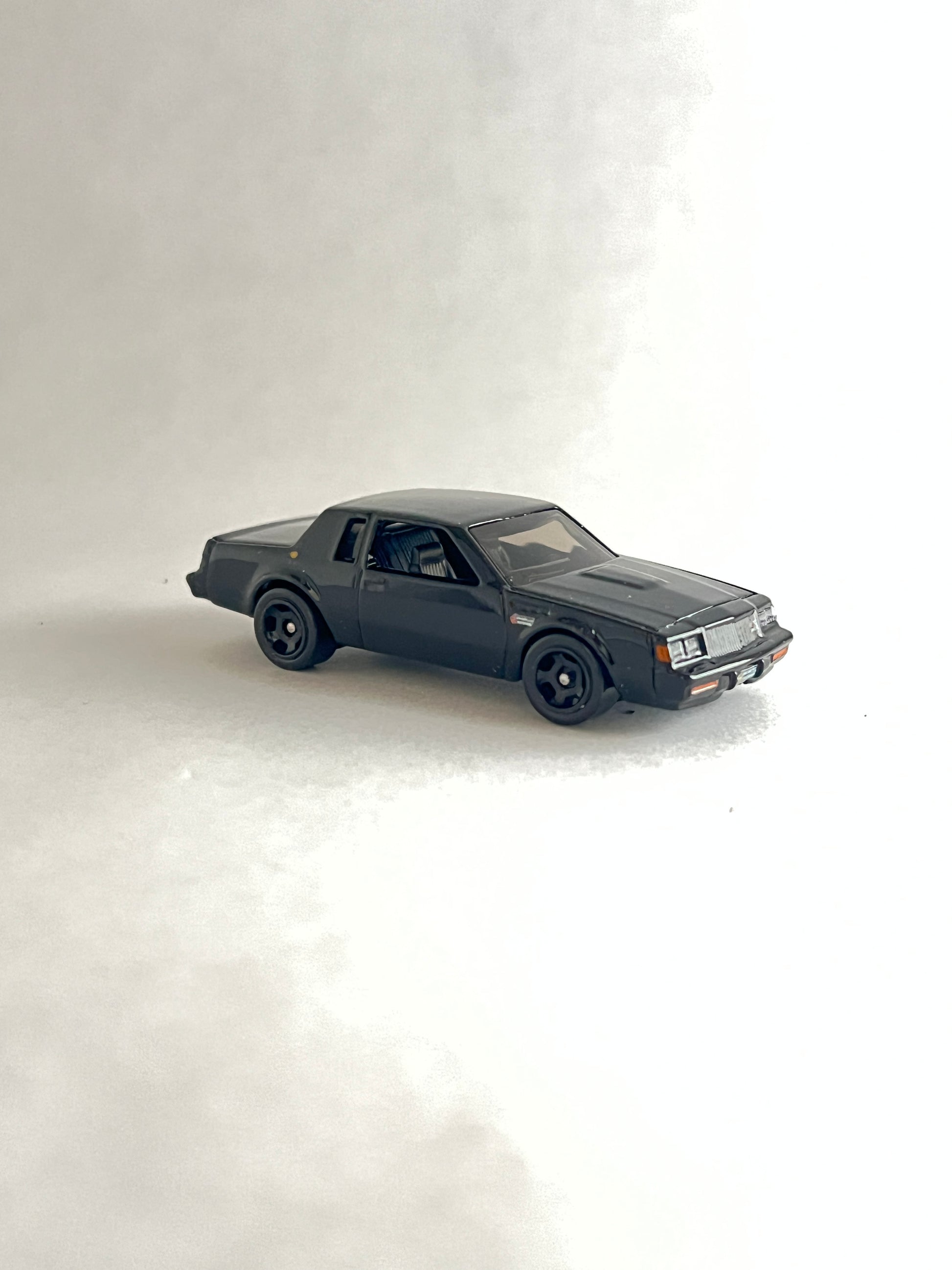UNCARDED - 87 BUICK REGAL GNX - Its Fun- Hot wheels - matchbox - diecast