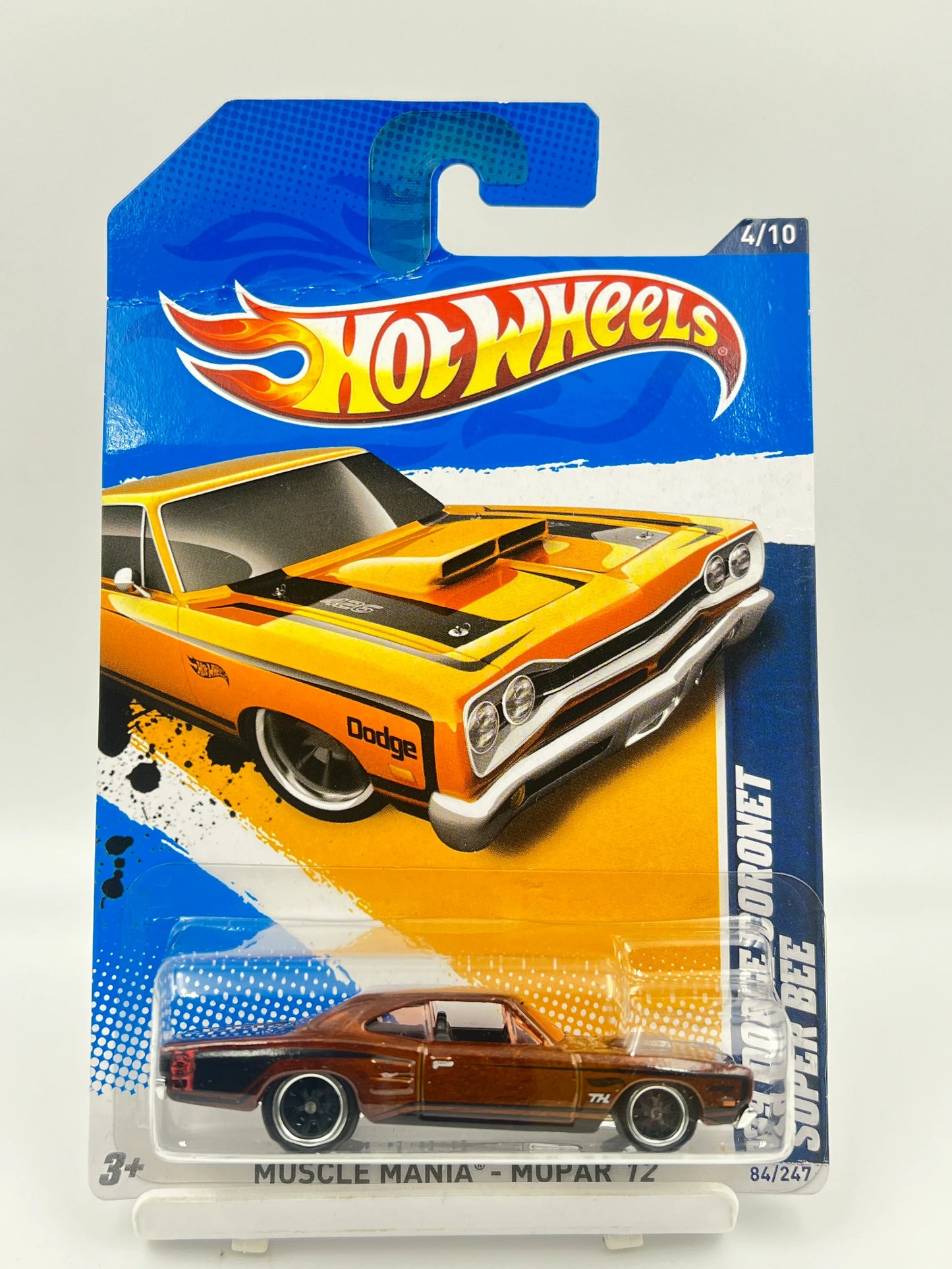 CREASED CARD - SUPER TREASURE HUNT - 69 DODGE CORONET SUPER BEE - WITH PROTECTOR -2D - Its Fun