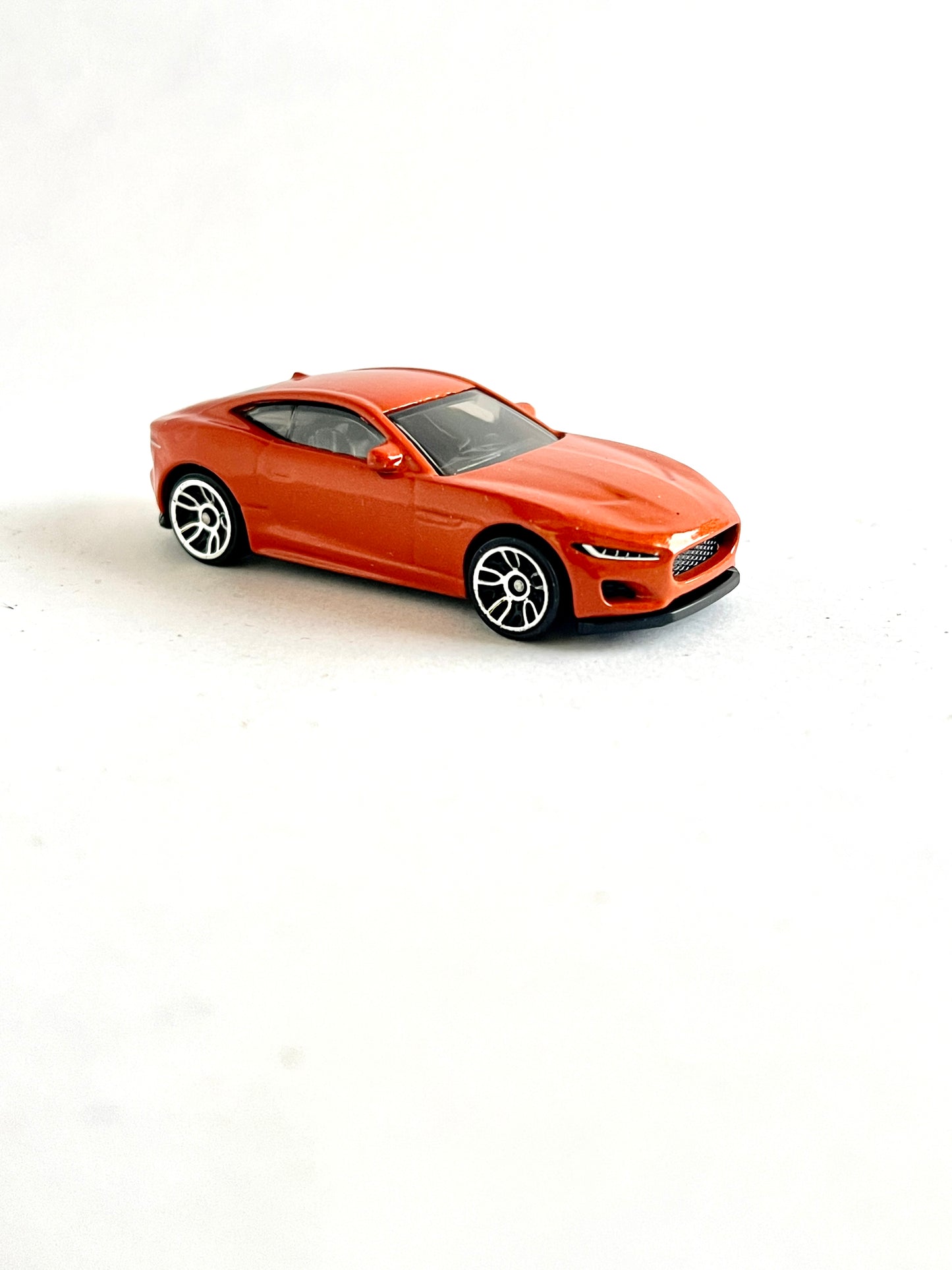UNCARDED -HOTWHEELS 2020 JAGUAR F-TYPE - NEW - Its Fun- Hot wheels - matchbox - diecast