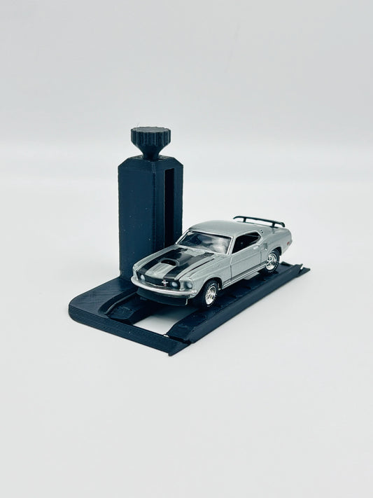 CAR LIFT - ROTATE THE KNOB TO LIFT THE CAR - BLACK - Its Fun