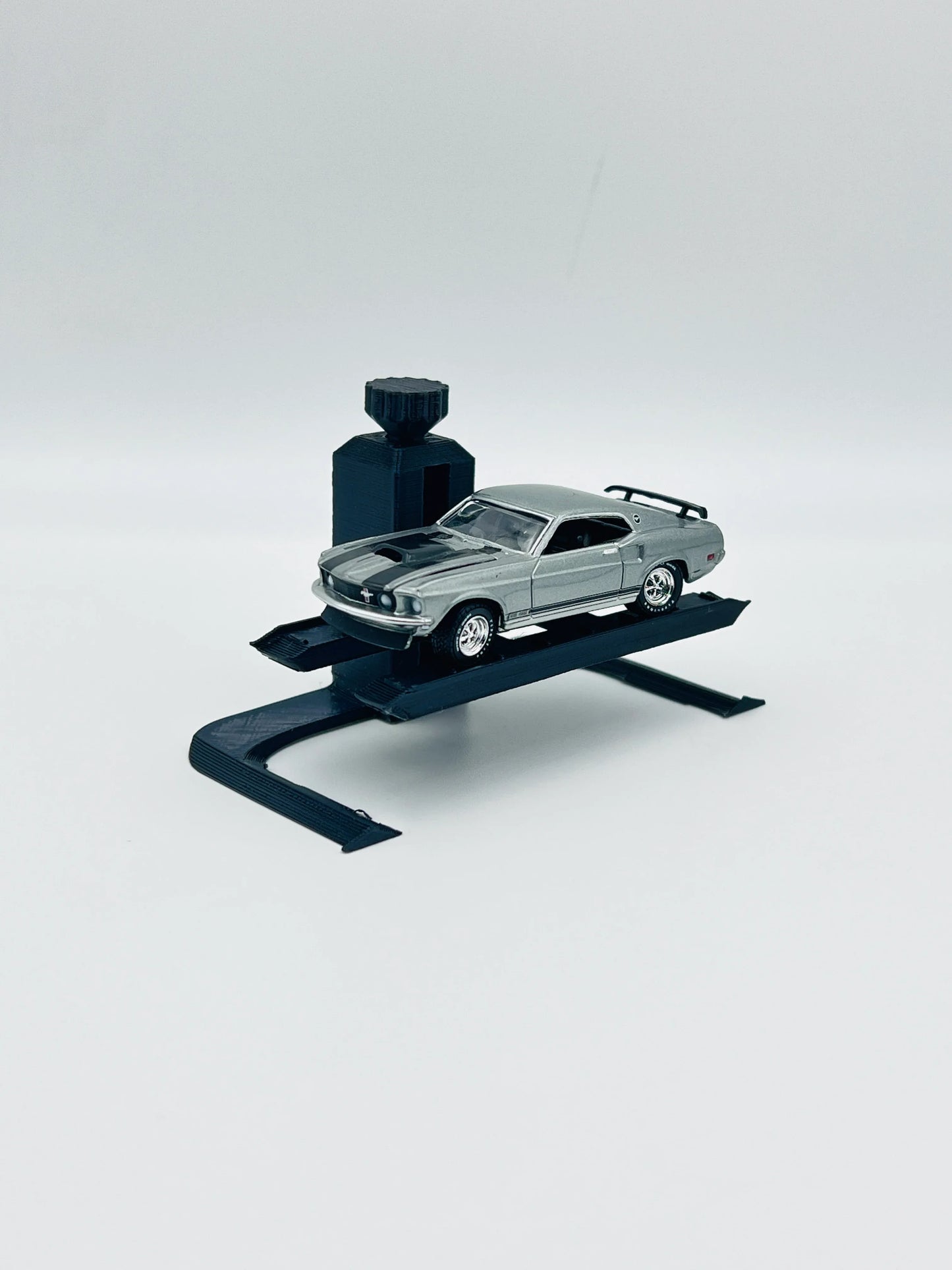 CAR LIFT - ROTATE THE KNOB TO LIFT THE CAR - BLACK - Its Fun
