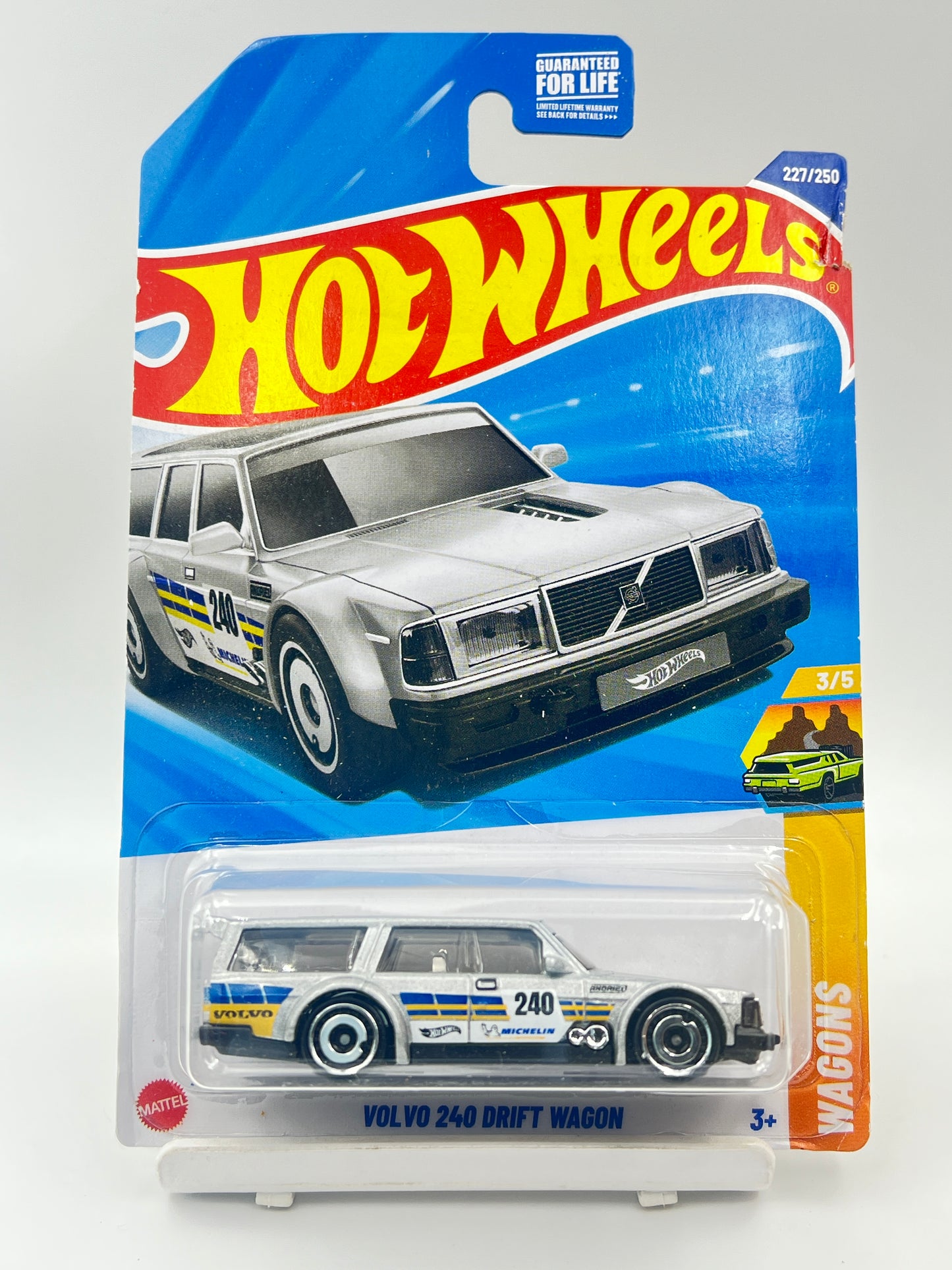 MILD CARD DAMAGE - HOT WHEELS - VOLVO 240 DRIFT WAGON - 6D