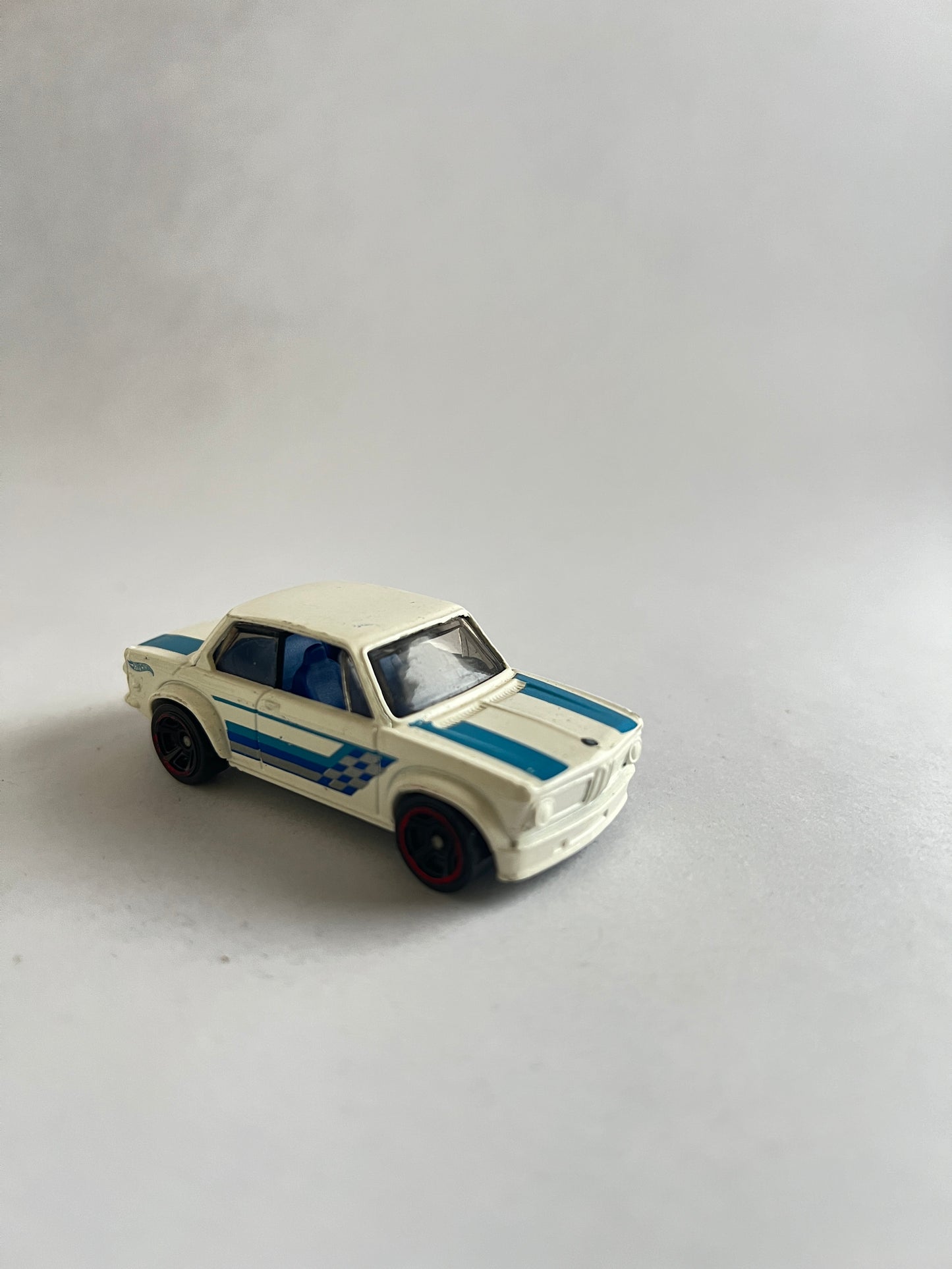 UNCARDED HW- BMW 2002 WITH PAINT ISSUES - Its Fun- Hot wheels - matchbox - diecast
